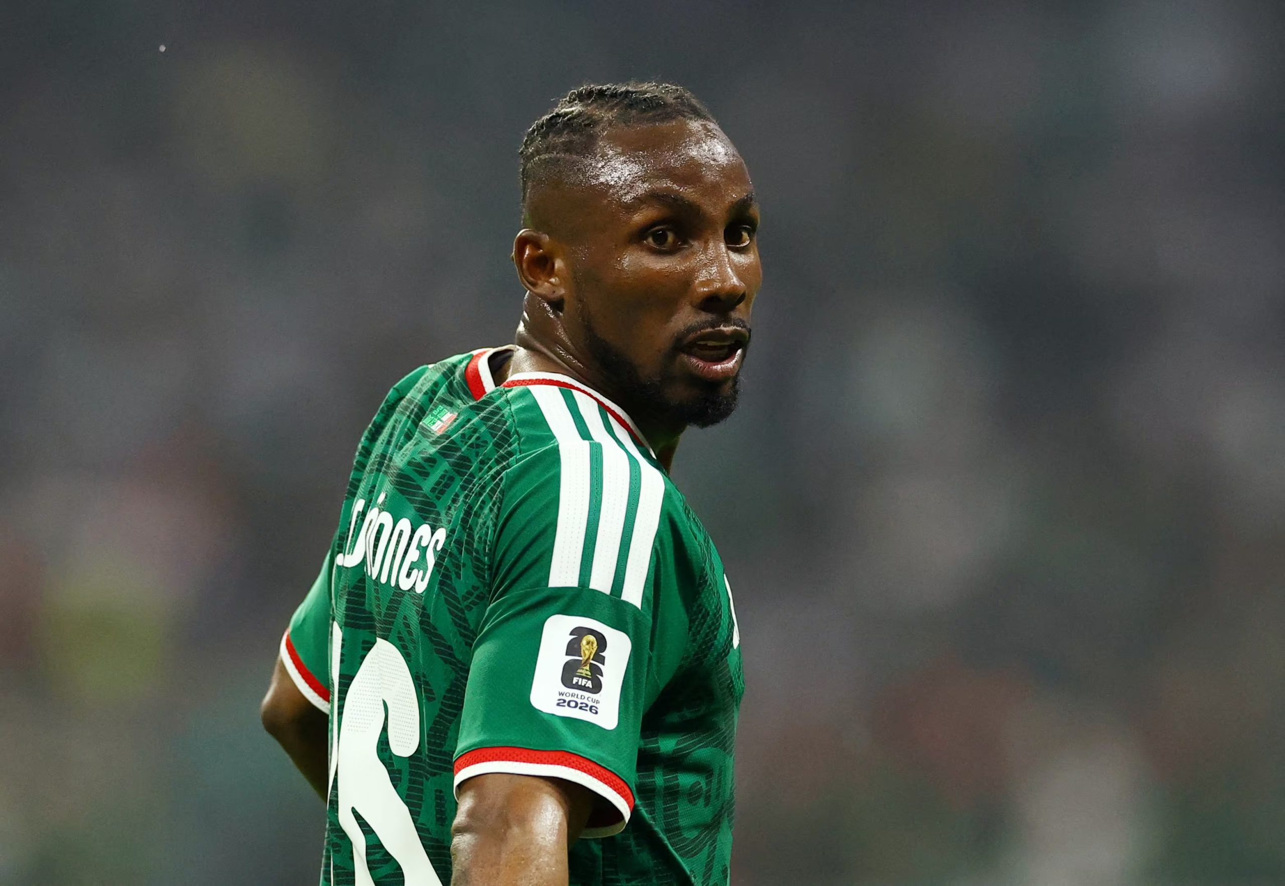 El nacionalizado mexicano le regresó la ilusión al equipo con su anotación. (REUTERS/Daniel Becerril)
