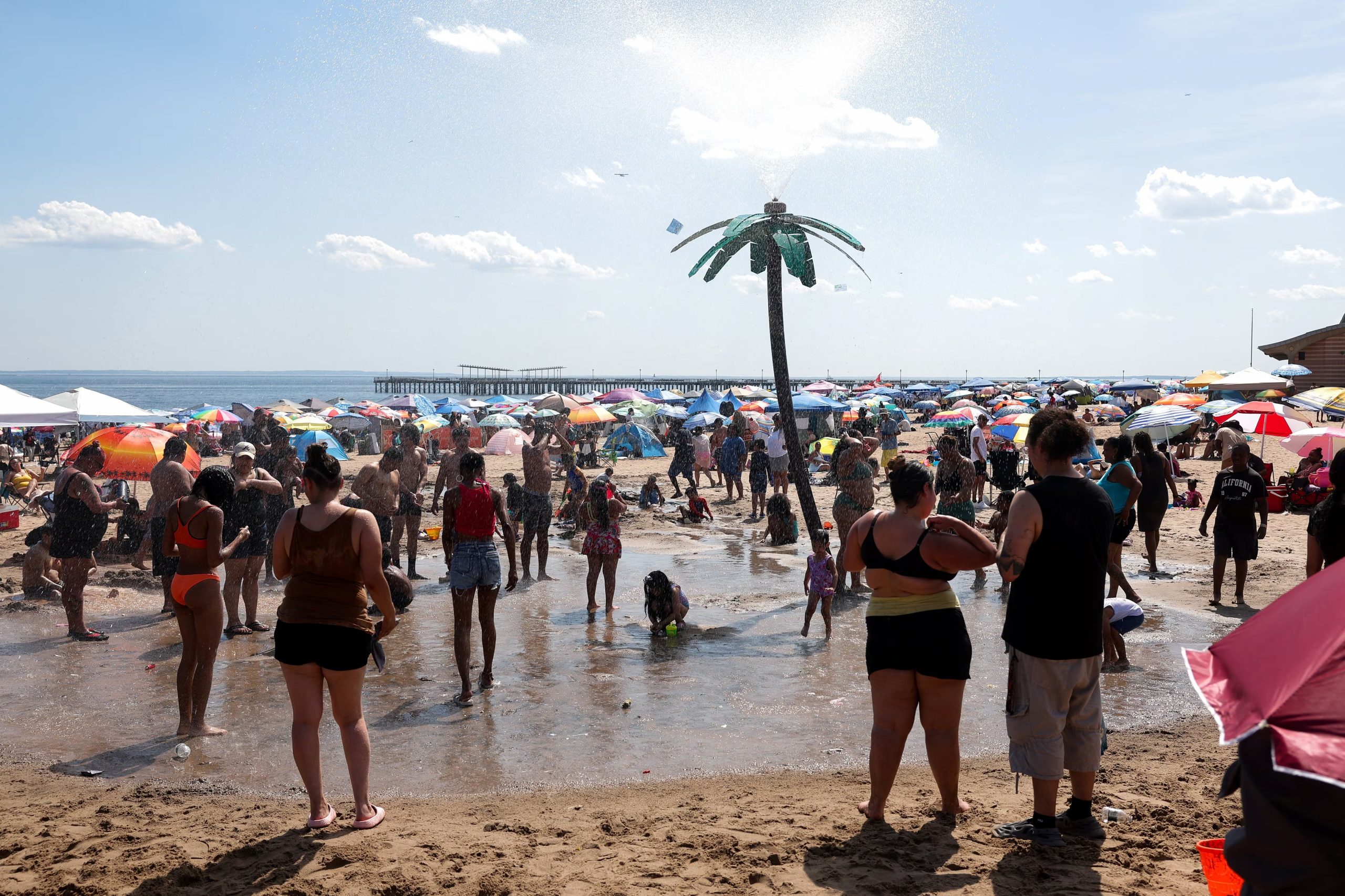 El Niño y las temperaturas oceánicas elevadas aparecen como factores centrales del calor extremo en Estados Unidos durante 2026. (REUTERS/Jordan Tovin)