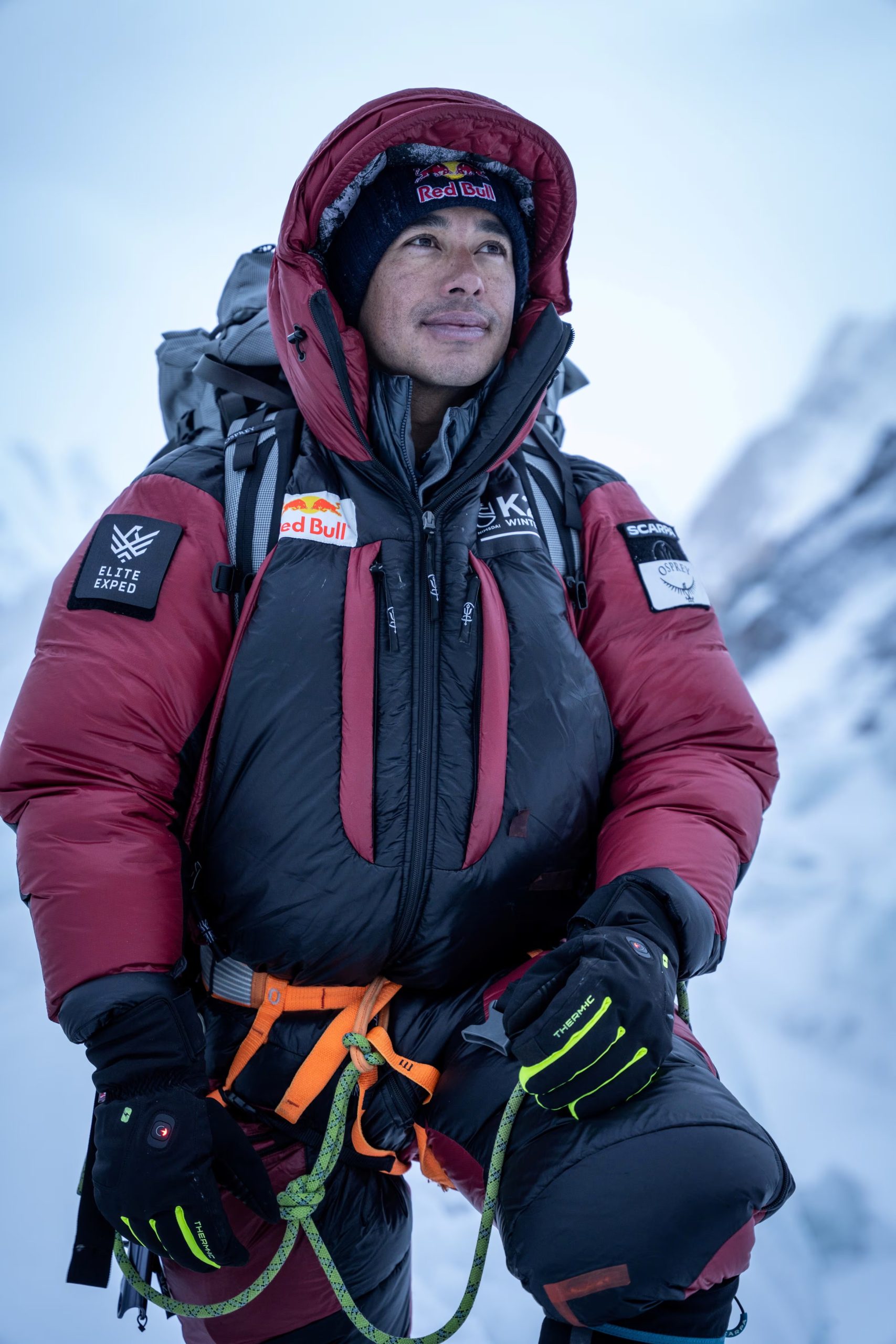 El alpinista nepalí, famoso por completar las 14 montañas de más de 8.000 metros en tiempo récord (RED BULL CONTENT POOL)
