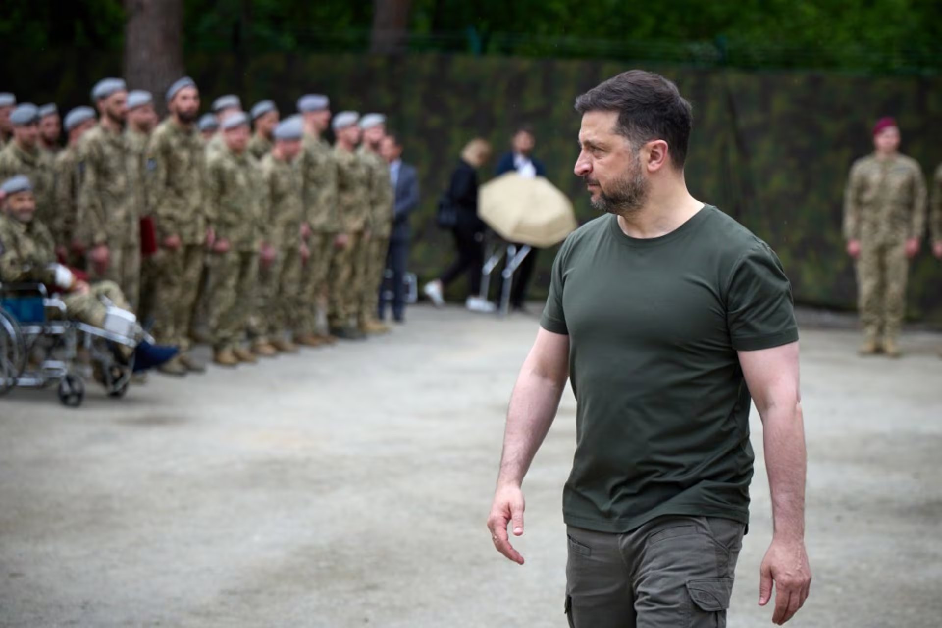 El presidente ucraniano, Volodymyr Zelensky, felicita a las fuerzas especiales ucranianas con motivo del décimo aniversario de su fundación, en Kiev (Ucrania), el 27 de mayo de 2026 (Europa Press)