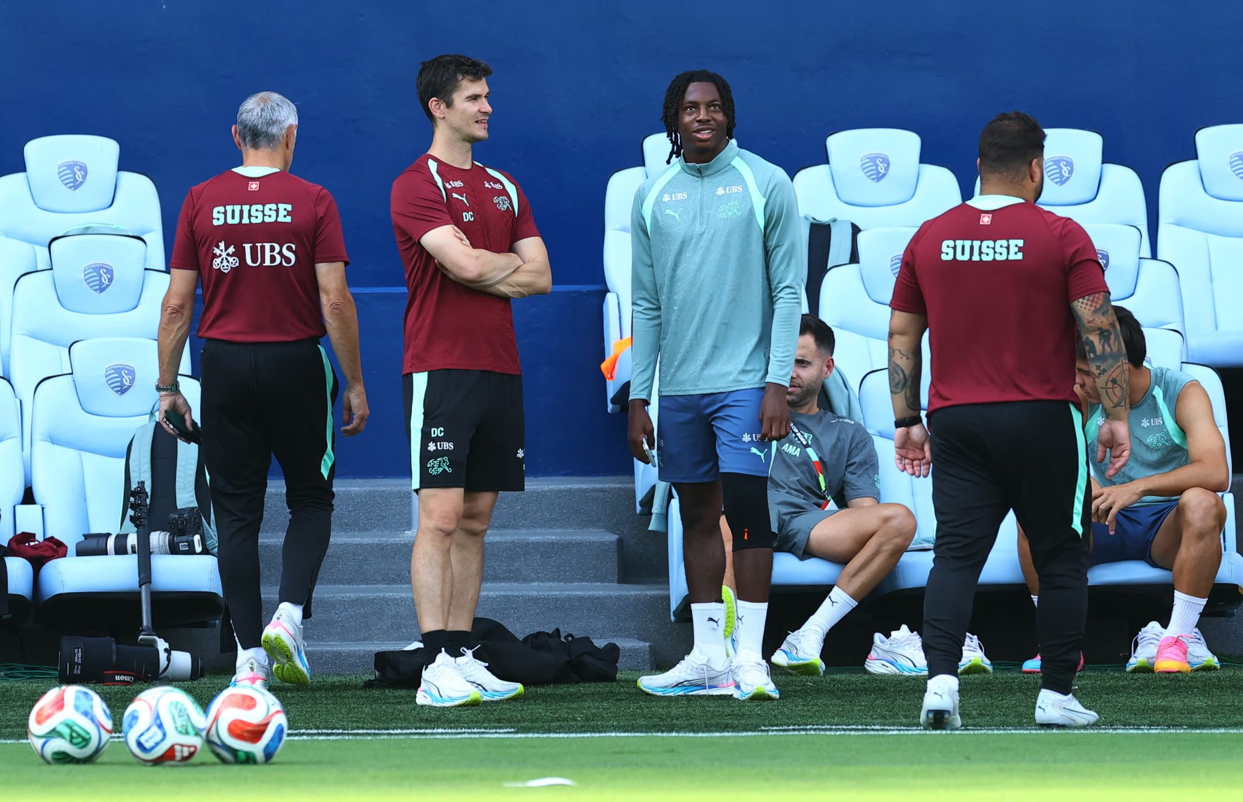 Johan Manzambi no logró recuperarse de su lesión en la rodilla izquierda (REUTERS/Albert Gea)