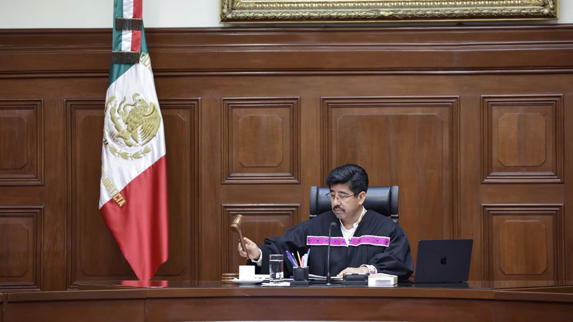 El Pleno de la Suprema Corte retomó el caso para definir si la restricción de salida del país se ajusta a lo previsto en la ley. Crédito: ANDREA MURCIA /CUARTOSCURO