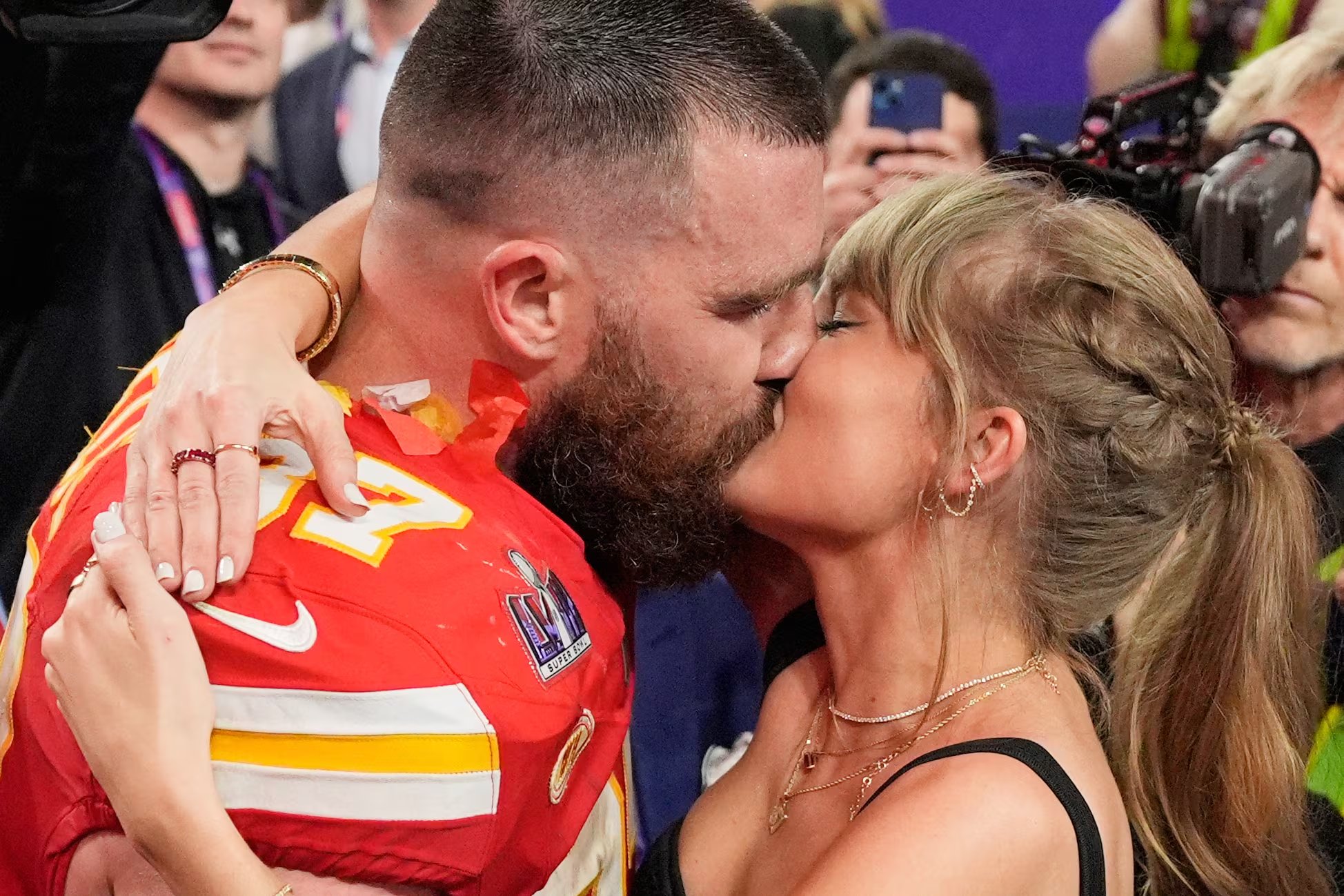 La boda de Taylor Swift y Travis Kelce reunió a más de 1.000 invitados y contó con actuaciones de Paul McCartney, Stevie Nicks, Ciara y Fergie (AP/John Locher)