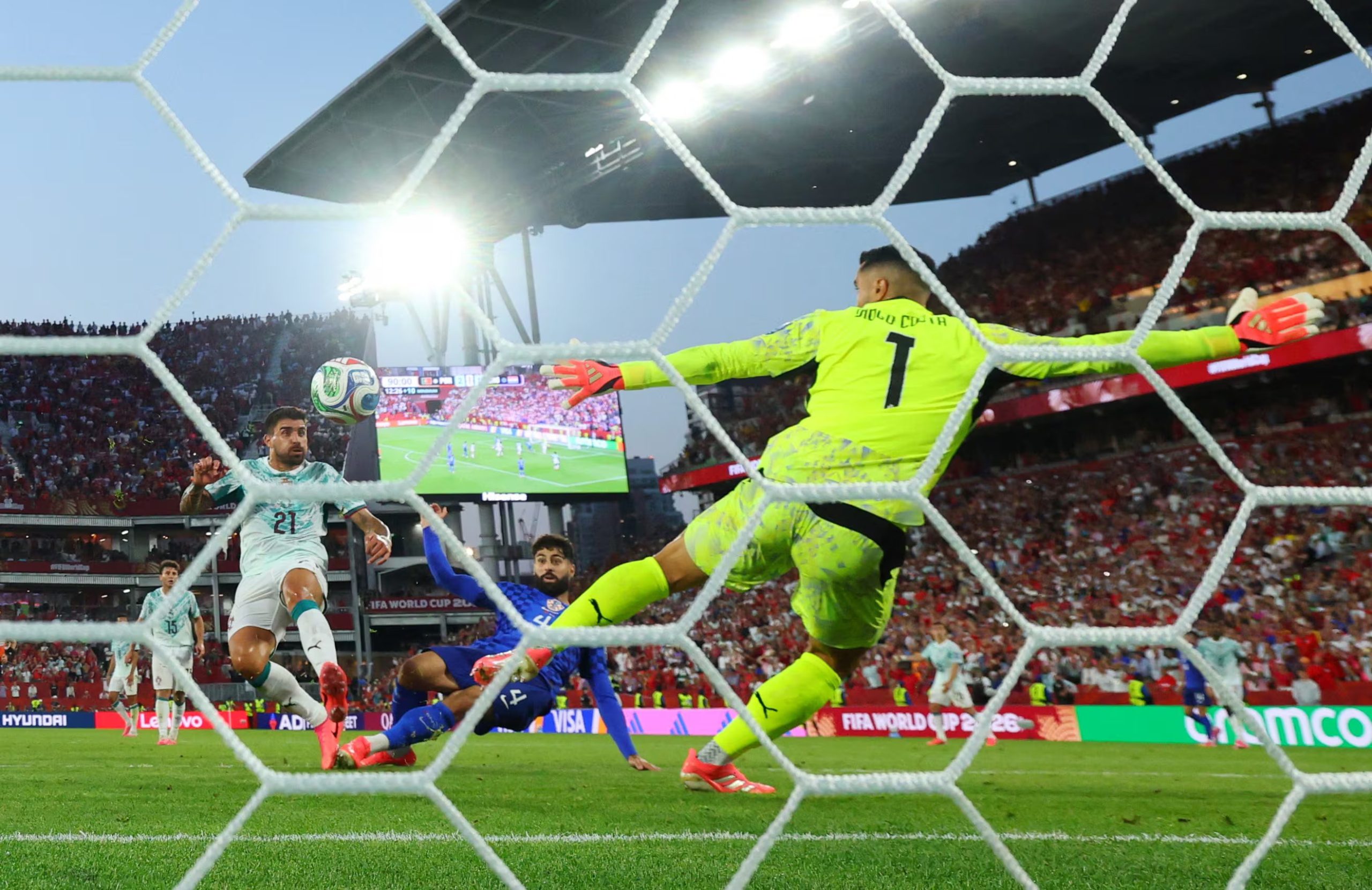 Este fue el momento del gol de Josko Gvardiol para Croacia ante Portugal, pero fue anulado minutos después - crédito Dylan Martínez/REUTERS