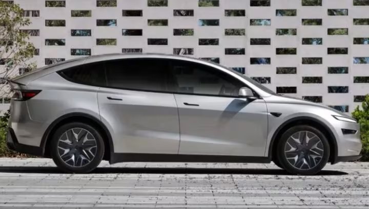 Así se ve desde fuera el nuevo Tesla Model YL. (Tesla)