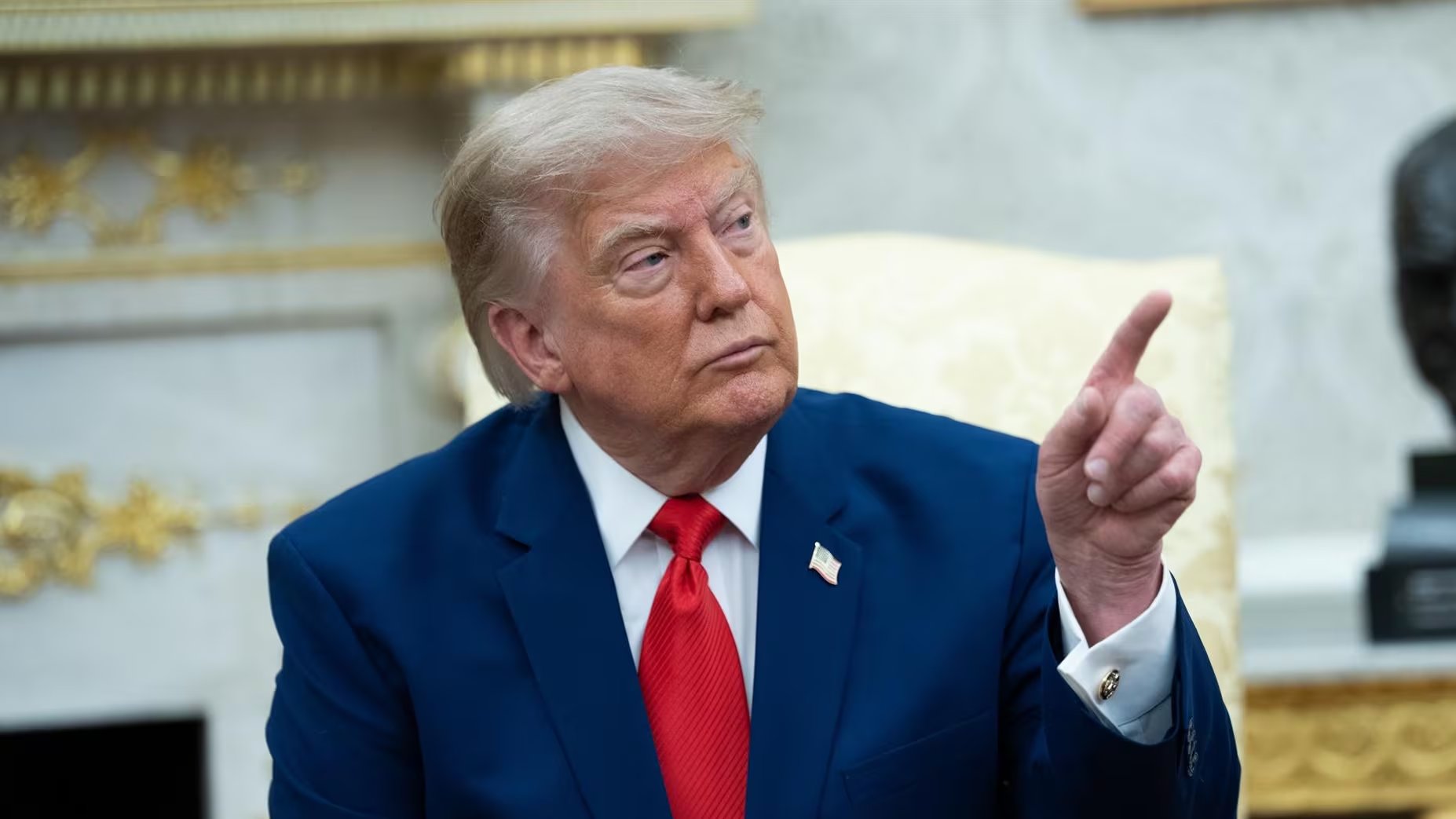 Desde el Despacho Oval, el mandatario estadounidense dijo que Washington golpearía “muy fuerte” y que Teherán “sabe que viene”, aunque también dejó abierta la opción de negociar