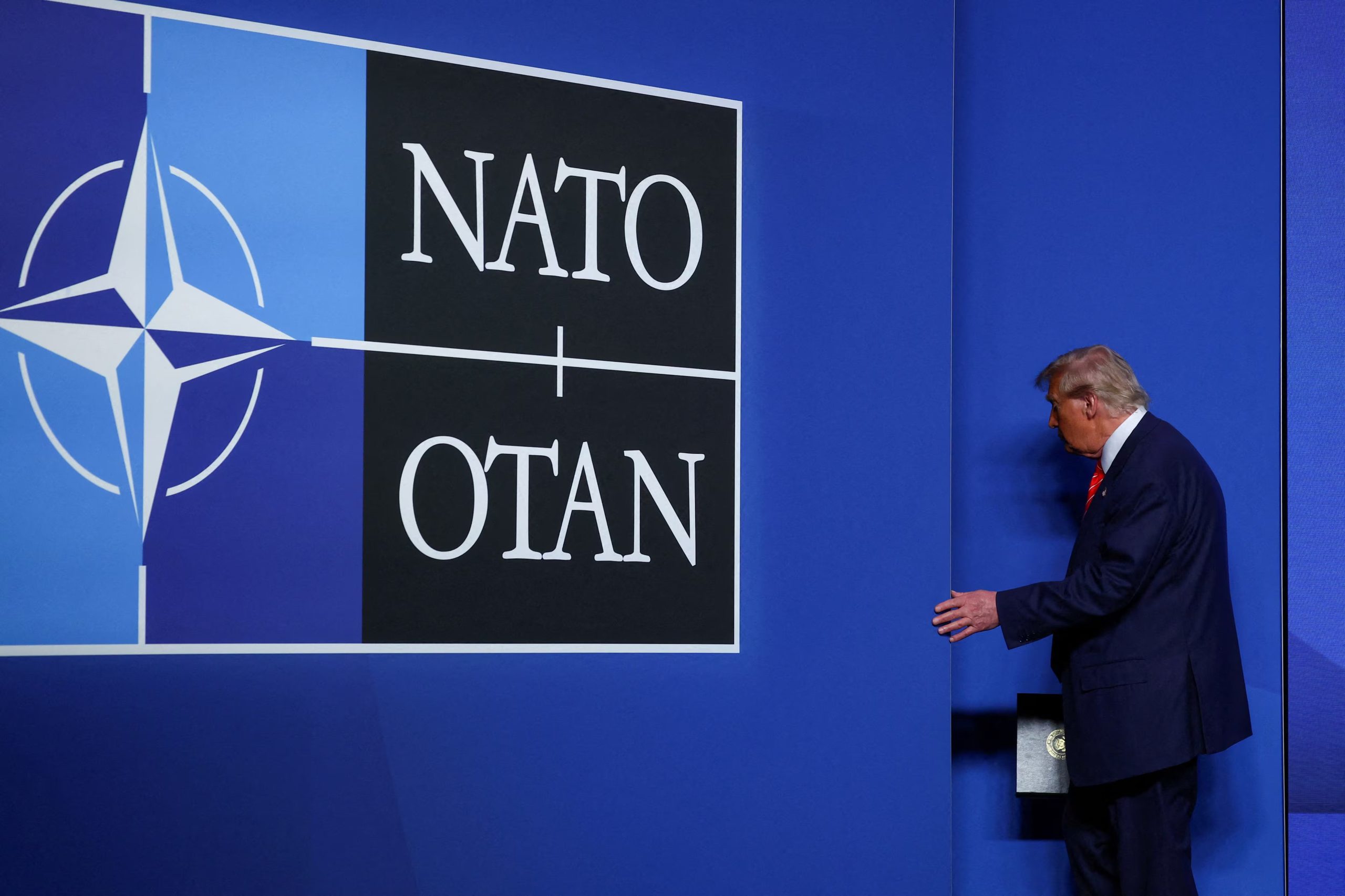 Trump acompañó su publicación con un gráfico sobre el gasto militar de los miembros de la OTAN (REUTERS)