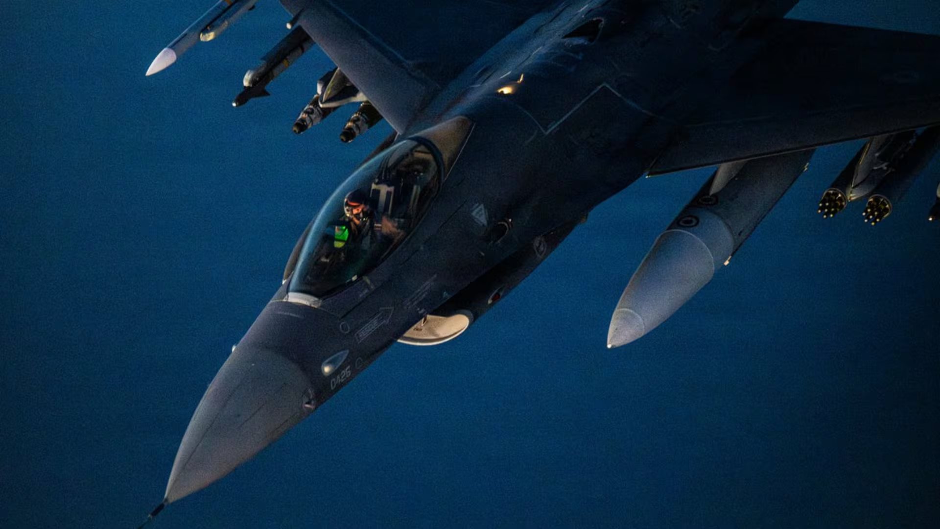 El Comando Central estadounidense (CENTCOM) informó que la ofensiva comenzó a las 7:00 p.m. (hora del este) y aseguró que los ataques tuvieron como objetivo seguir reduciendo la capacidad militar iraní (@CENTCOM)