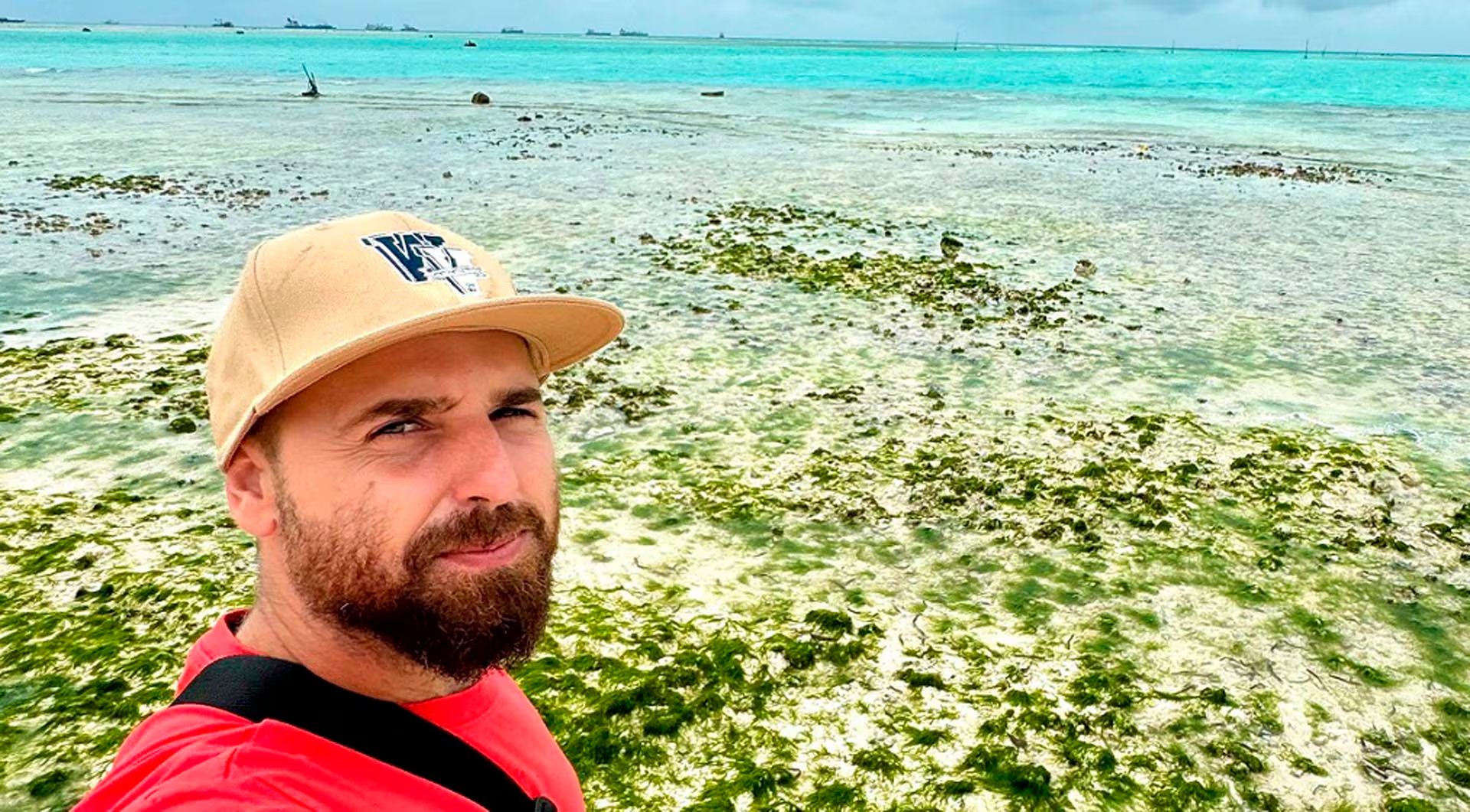 Ramiro Cristofaro visitó Kiribati en 2024, mientras daba la vuelta al mundo. Esa hazaña la cumplió en julio de 2025