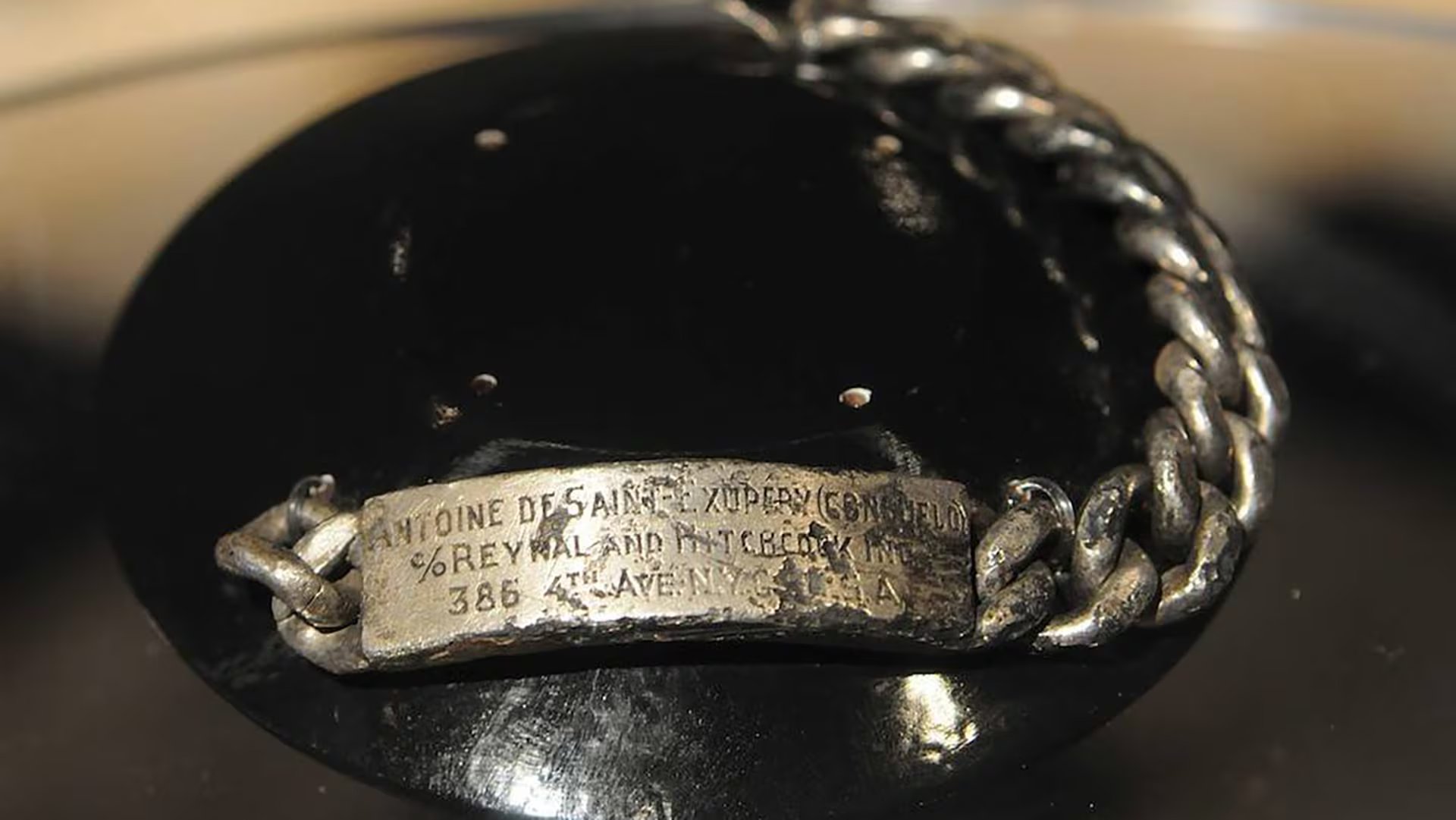 En 1998, un pescador llamado Jean-Claude Bianco recogió accidentalmente en sus redes un brazalete de plata frente a las costas de Marsella