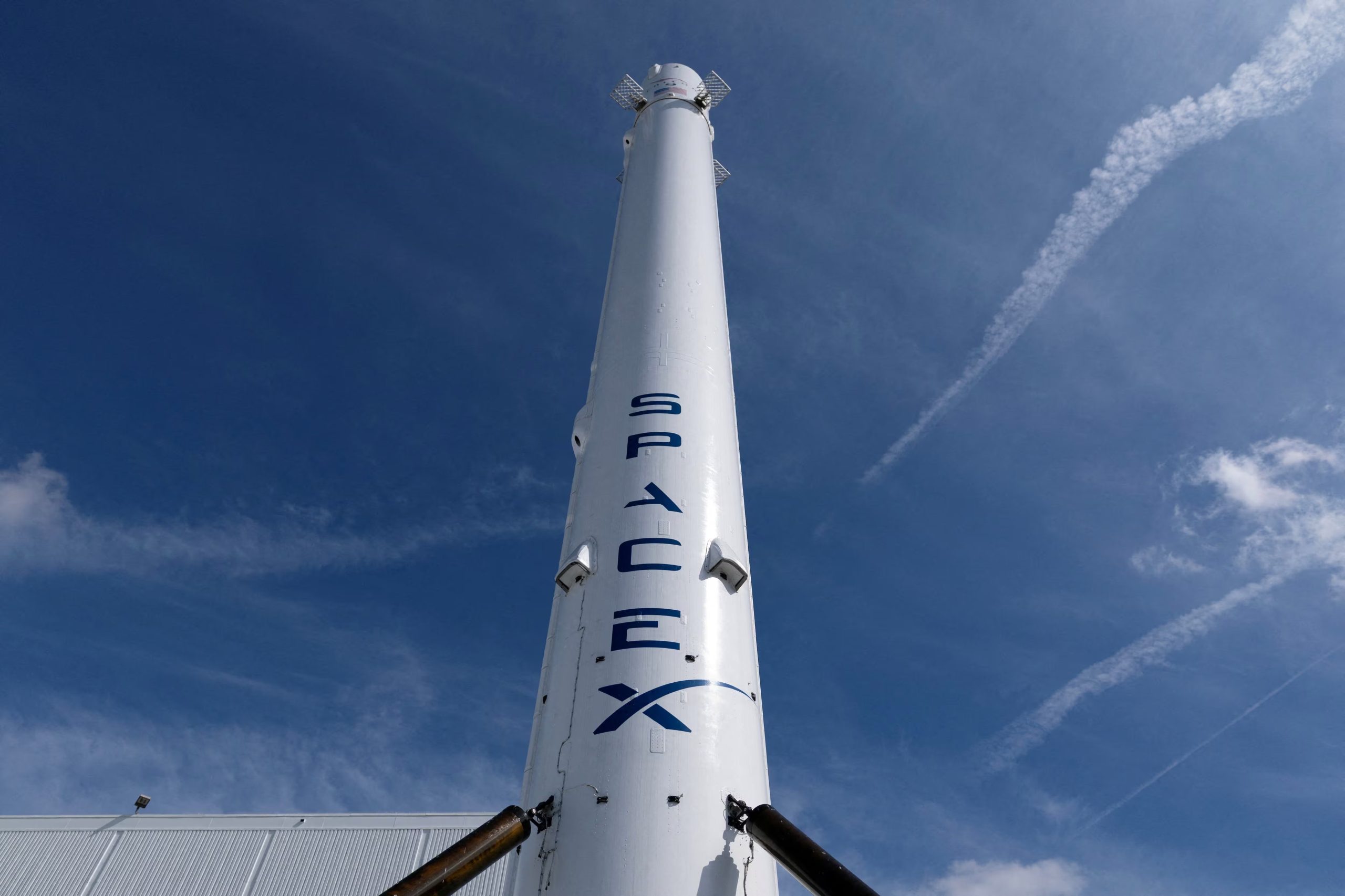El choque del Falcon 9 generará un destello breve, una pluma de polvo que se elevará kilómetros y un cráter de hasta 30 metros de diámetro (REUTERS/Mike Blake)
