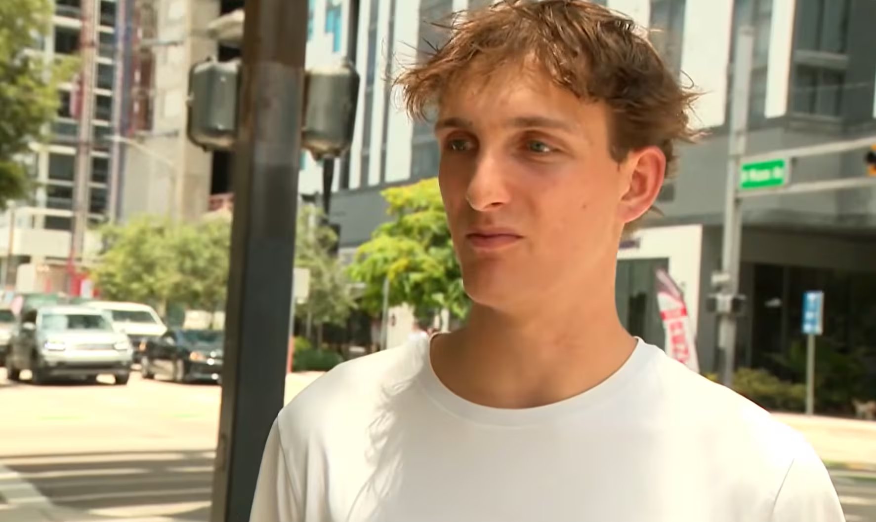 Aiden Chappell dijo que el sospechoso revisó la cámara Sony de video y se la llevó sin pagar (Local 10)