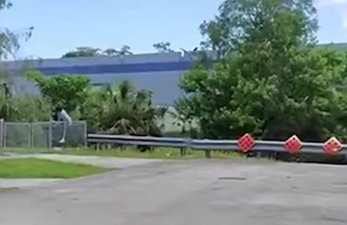 En Lauderhill, otro intento de robo en una venta por internet terminó con el arresto de dos adolescentes que fingieron tener un arma (NBC Miami)