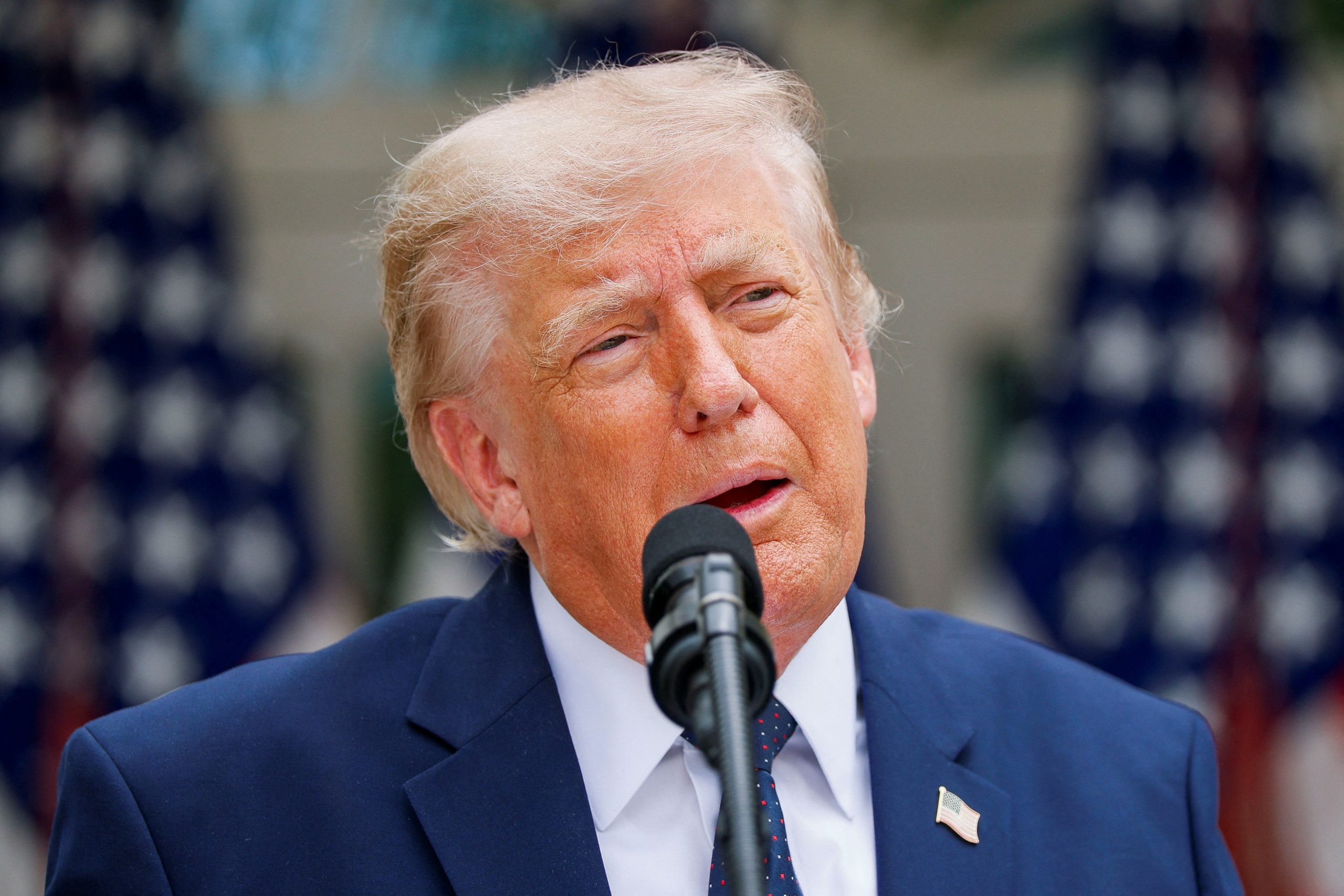Trump afirmó que su país está dispuesto a alcanzar un acuerdo con Irán, pero advirtió que, si la vía diplomática fracasa, Washington avanzará para “terminar el trabajo” (REUTERS)