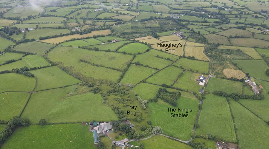 La investigación integra Haughey’s Fort, King’s Stables y Creeveroe Earthworks en un paisaje monumental que articulaba asentamiento, producción y ritual en la Edad del Bronce - (Crédito: Gentileza, estudio 