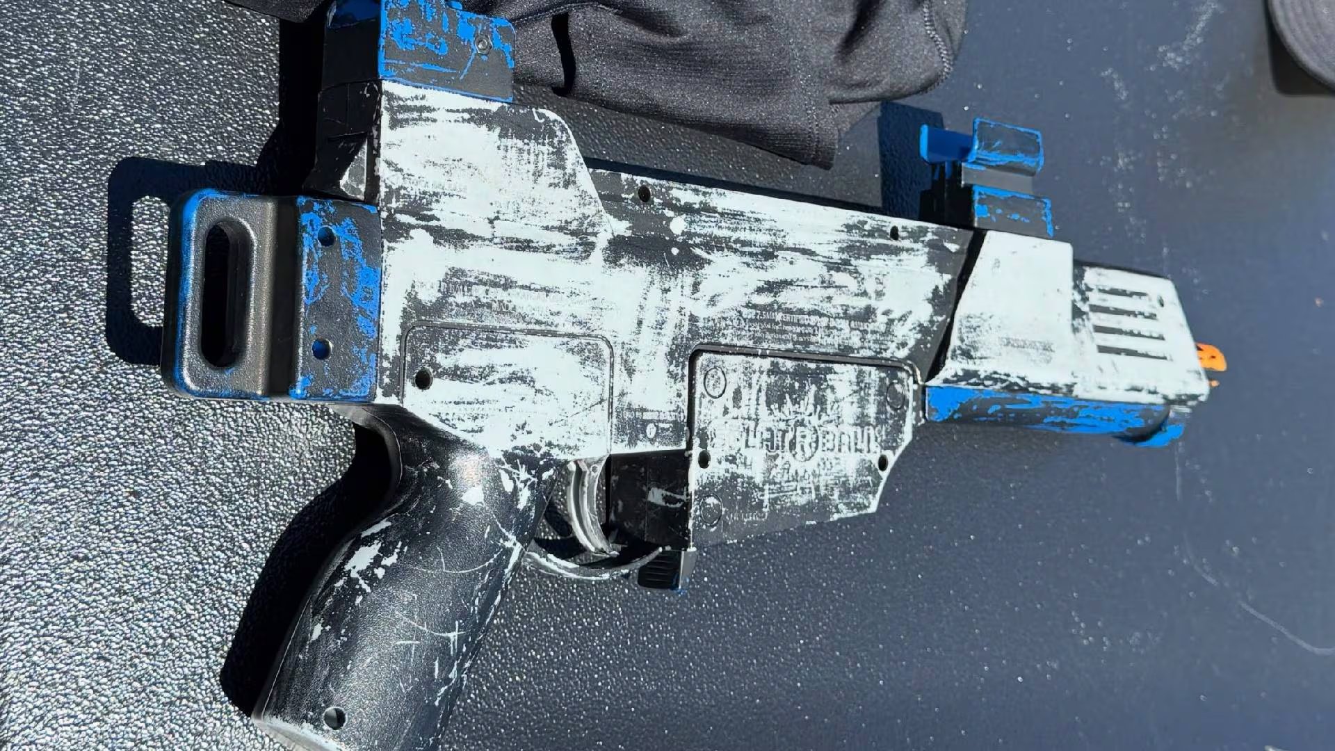 Los adolescentes disparaban proyectiles Orbeez desde el vehículo, nadie resultó herido y ambos fueron liberados bajo la custodia de sus padres (San Mateo Police Department﻿)