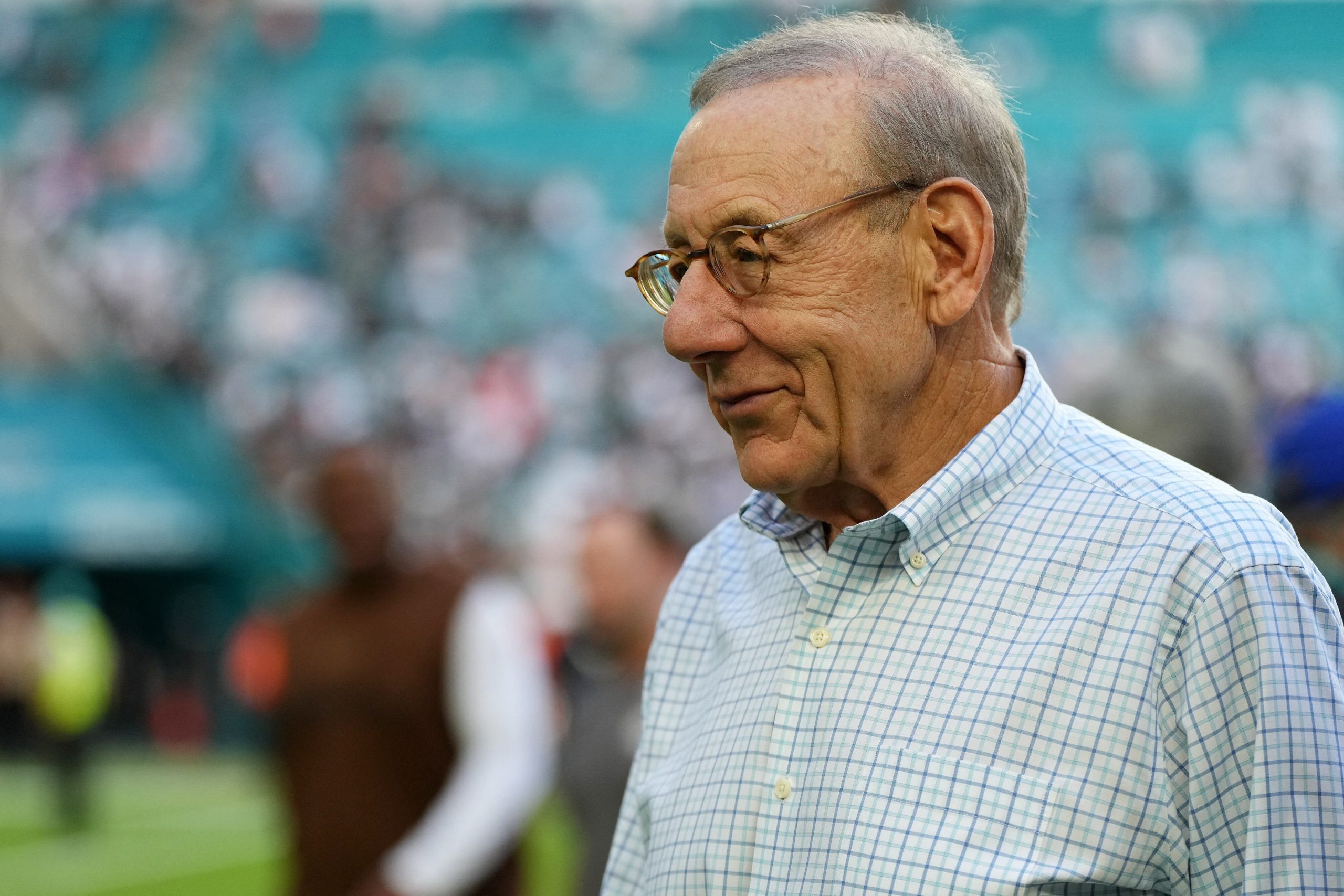 El dueño de los Miami Dolphins respalda la expansión de proyectos escolares exclusivos en el sur de Florida (Jasen Vinlove-USA TODAY Sports/File)