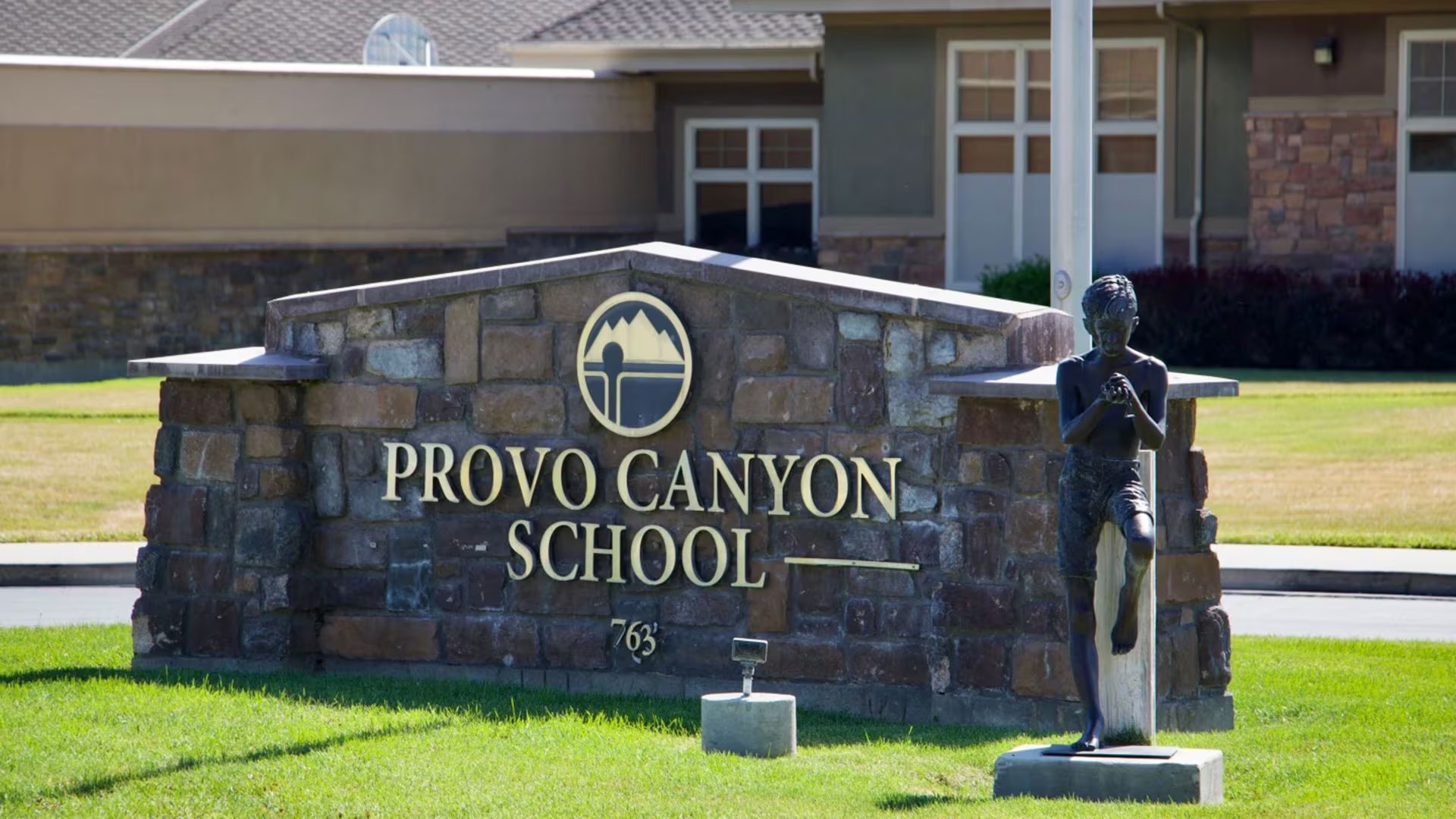 El campus de Springville dispone de 15 días para solicitar una audiencia ante el Departamento de Salud y Servicios Humanos tras la revocación de la licencia (AP/Hannah Schoenbaum).