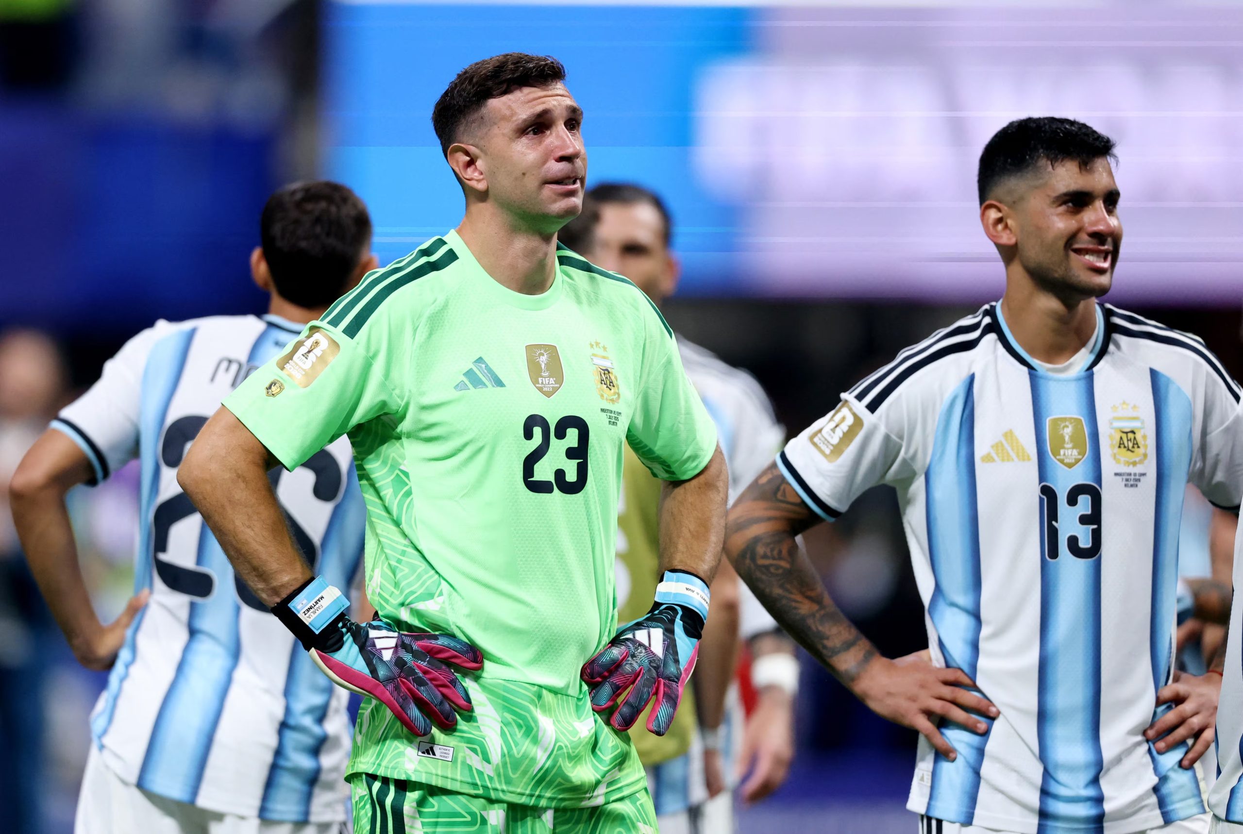 La emoción de Dibu Martínez y Cuti Romero (Foto Reuters/Brett Davis)
