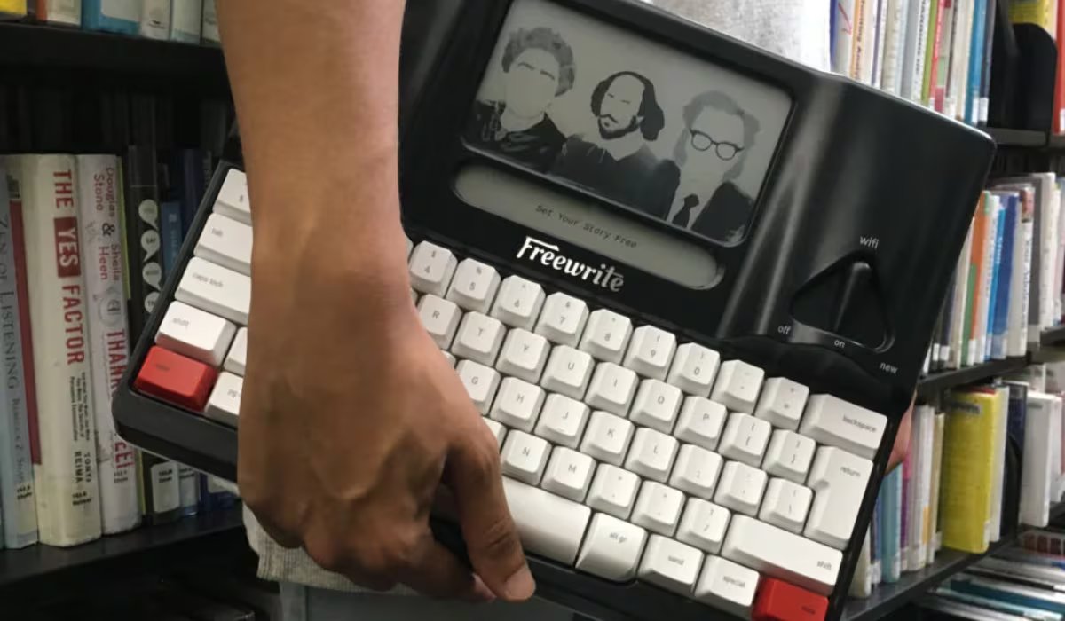 La conexión a internet de estos teclados se limita a sincronizar textos con la nube y excluye navegadores, redes sociales y aplicaciones. (Freewrite)