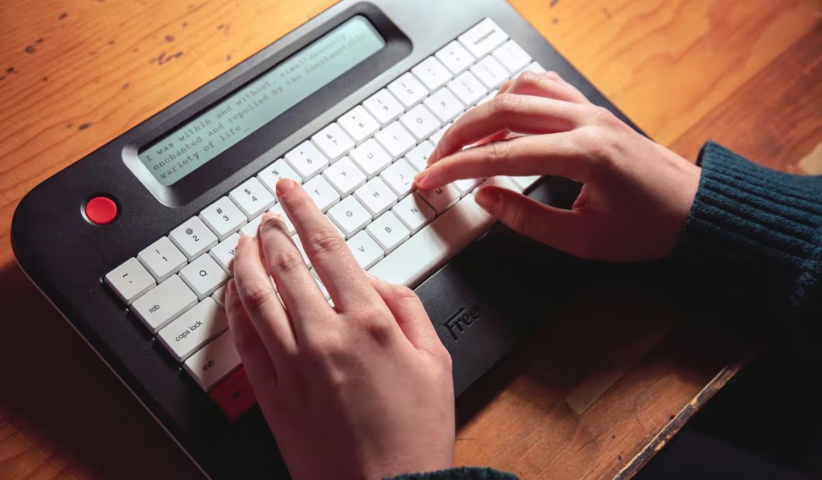 Estos teclados para escribir también presentan límites, como poco almacenamiento, ausencia de copiado y pegado y escasa configuración de idiomas. (Freewrite)