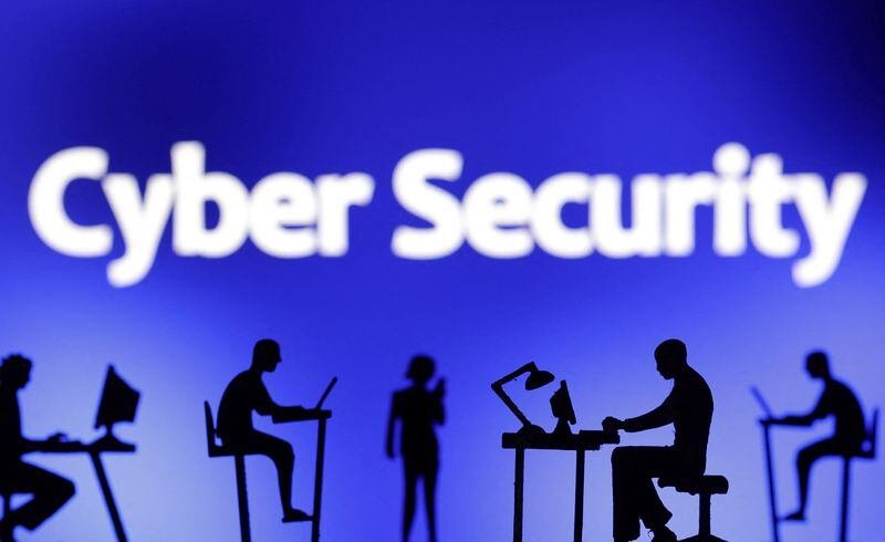 Ante la filtración de datos bancarios, el primer paso es contactar al banco para bloquear la tarjeta. REUTERS/Dado Ruvic/Illustration