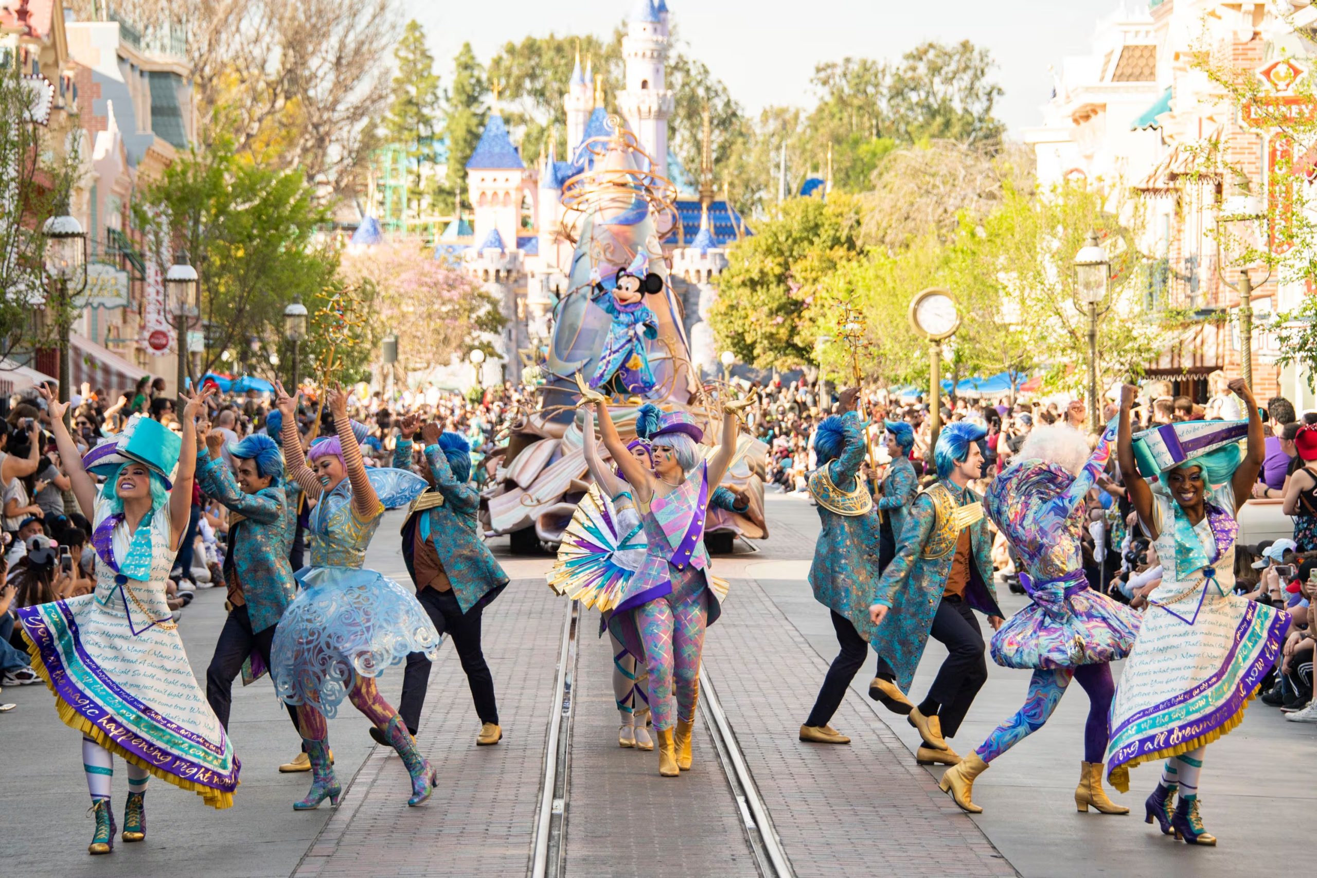 El actor confesó que aceptó el empleo convencido de que trabajaría en una de las atracciones más populares del parque. (Richard Harbaugh/Disneyland Resort)