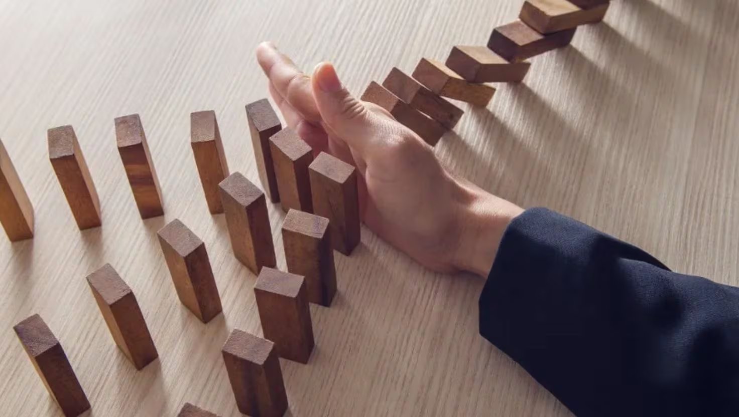 El estudio The Credibility Paradox analizó más de 55.000 pronósticos sobre 85 empresas en siete plataformas de IA y concluyó que la visibilidad no garantiza credibilidad.

