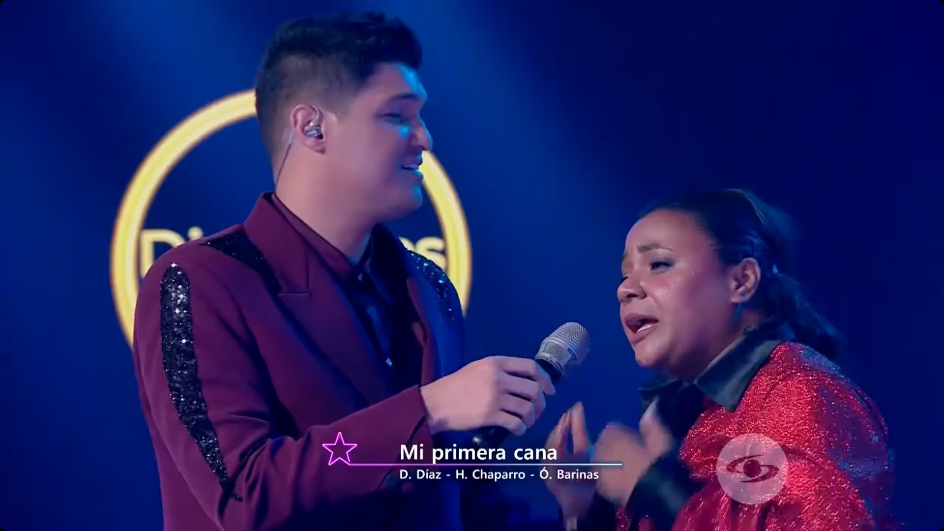 La noche alcanzó uno de sus momentos más destacados cuando Elder Dayán subió al escenario para interpretar junto a la concursante un fragmento de 'Mi primera cana', generando ovaciones y comentarios en redes - Crédito: captura de pantalla Caracol Televisión