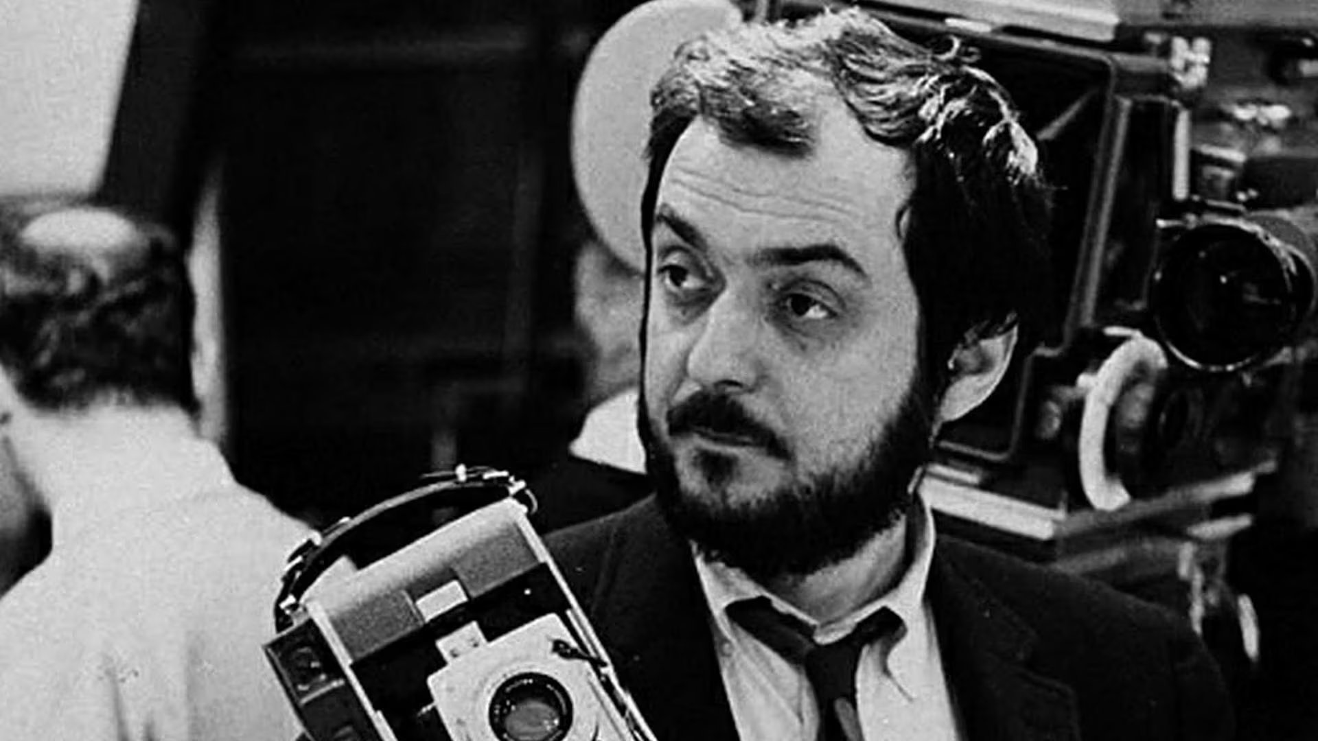 Stanley Kubrick exigía repeticiones constantes y buscaba la perfección en cada toma, lo que incrementó la exigencia para todo el equipo