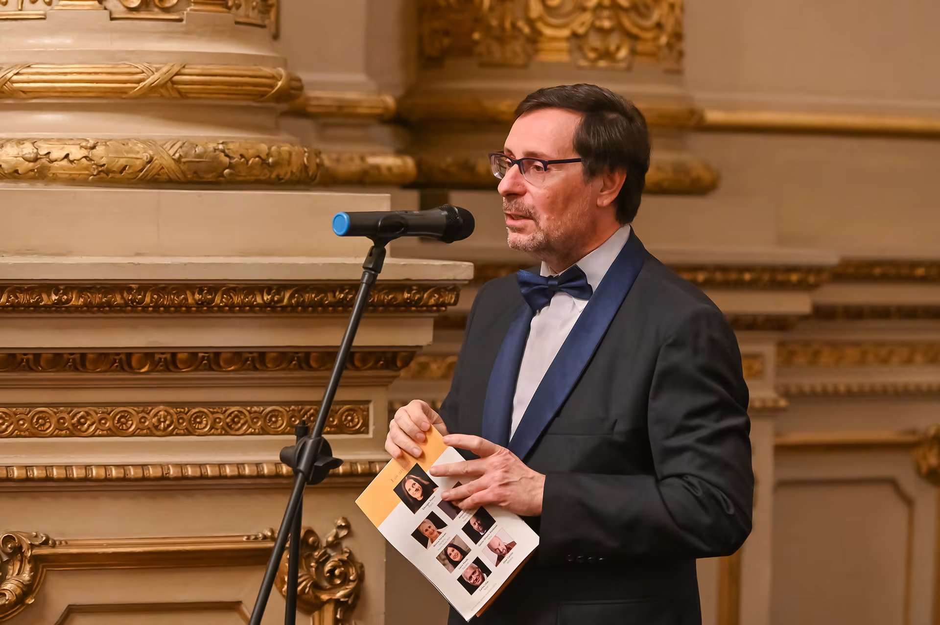 El profesor Daniel Varacalli ofició de maestro de ceremonia