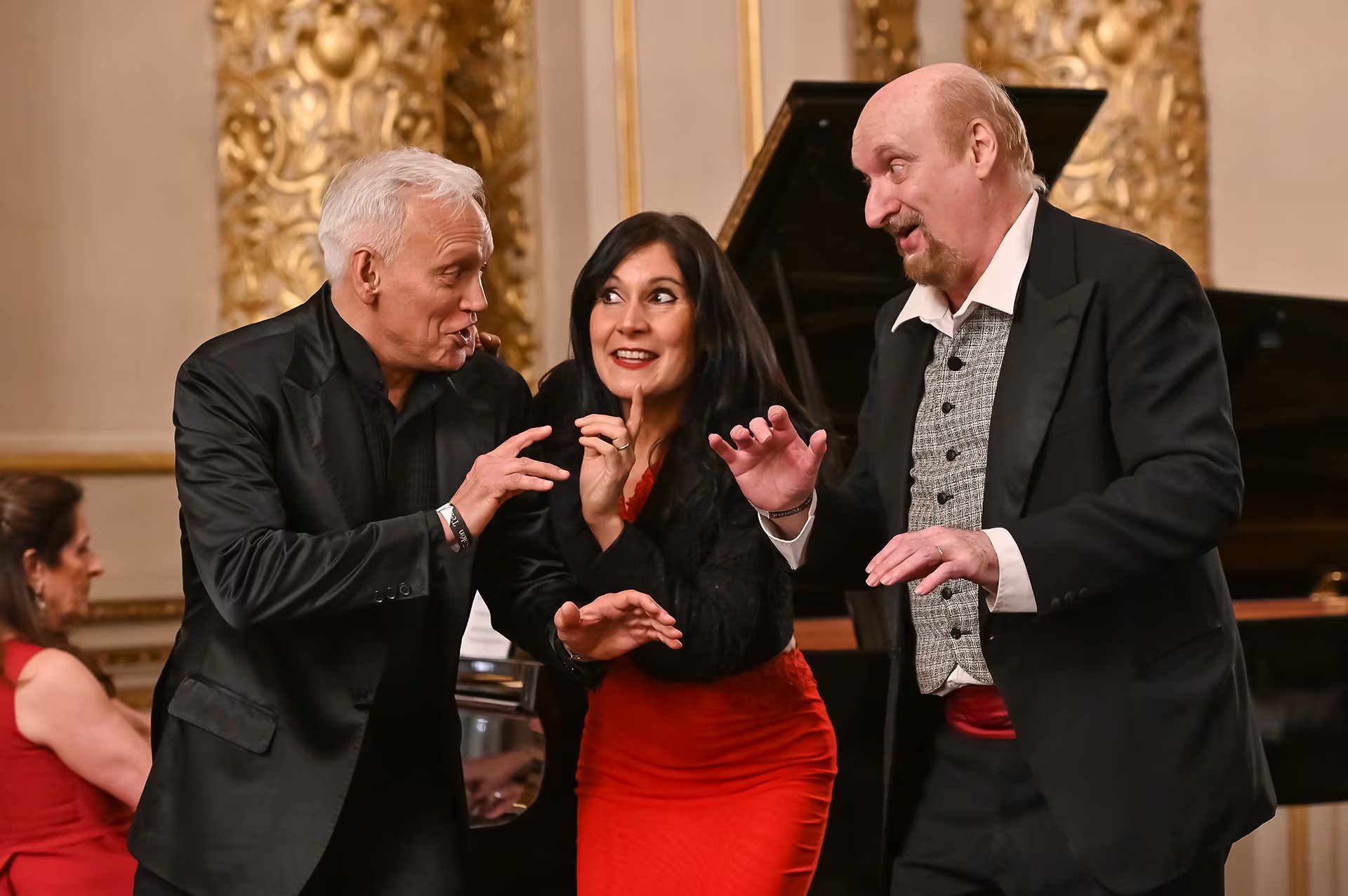 El tenor Carlos Ullán, la soprano Laura Penchi y el barítono Omar Carrión