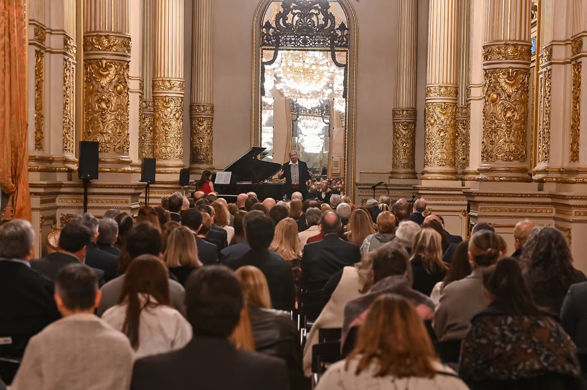 La gala se llevó a cabo en el Salón Dorado del Teatro Colón 