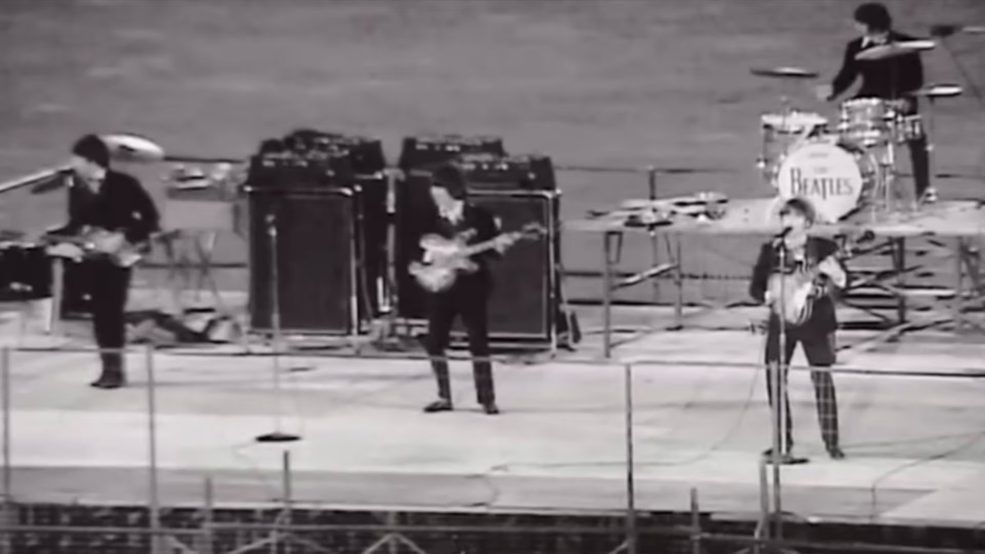 En San Francisco, los Beatles tocaron once canciones y se fotografiaron en el escenario porque sabían que era su último show (Captura de video)