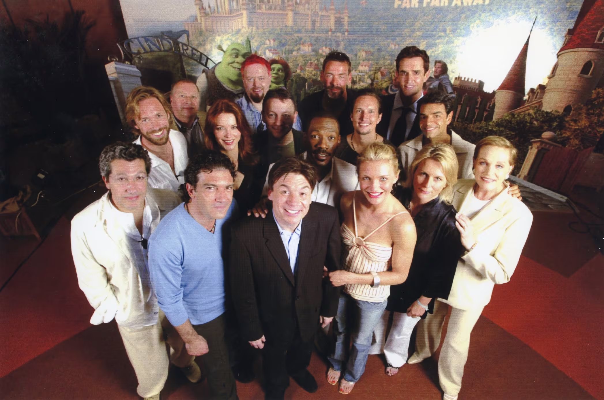 Shrek 2 (2004) sigue siendo la cima comercial de la saga con 932 millones de dólares (15 mil 790 millones de pesos) en taquilla global. (Instagram/Eugenio Derbez)