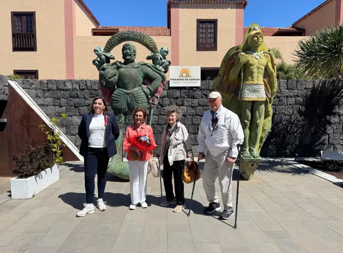 Los reyes de Noruega en Tenerife durante un viaje realizado en 2025. ( EFE/Parque Etnográfico Pirámides de Güímar)