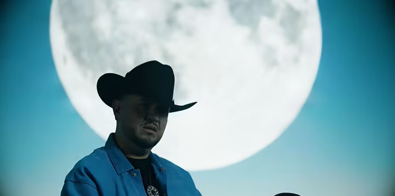 El regional mexicano y el pop español nuevamente se juntan para traernos un tema que busca conjuntar dos mundos. (Captura de pantalla)