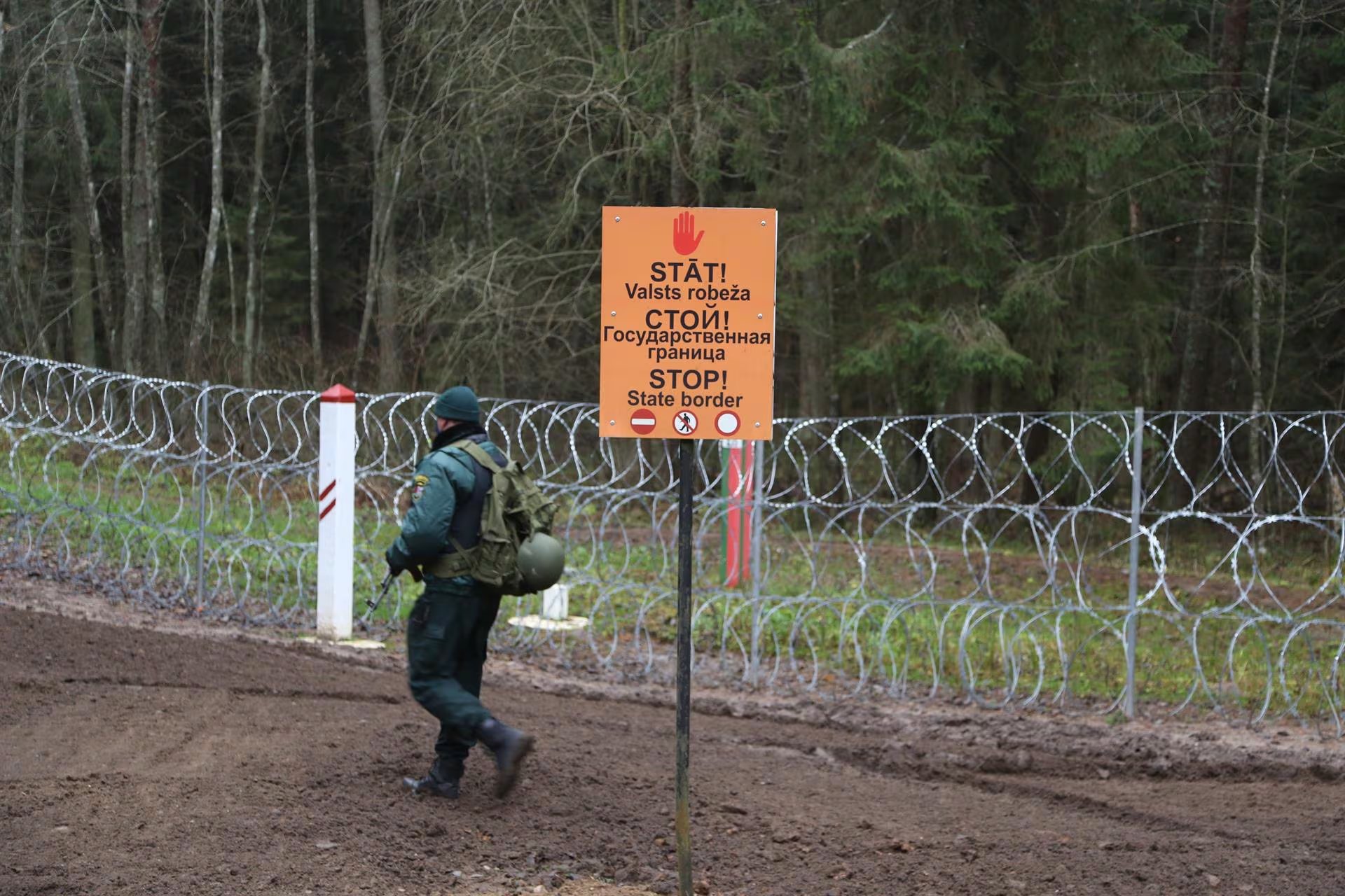 Soldados y policías fueron desplegados para localizar los restos del dron (Europa Press/Archivo)