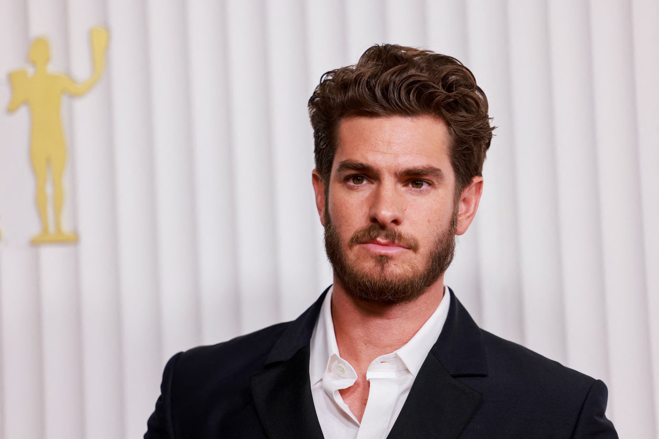 Tras el estreno pendiente de Artificial, Andrew Garfield planea una pausa y sumará Wild Things, la miniserie que protagoniza con Jude Law (REUTERS)