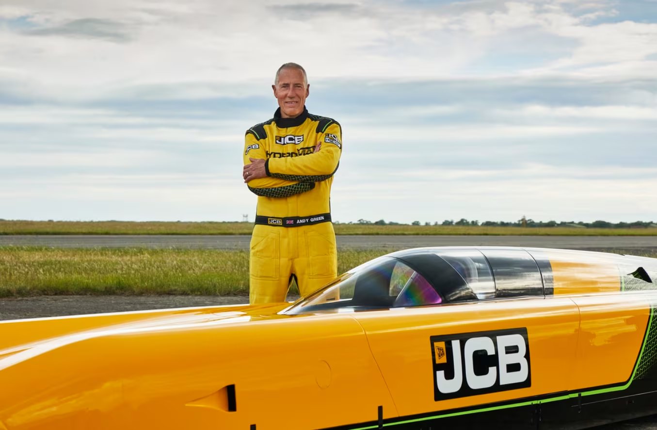 Andy Green estableció en Utah un récord mundial de velocidad para vehículos a hidrógeno al alcanzar 653,908 kilómetros por hora en las Salinas de Bonneville (JCB)