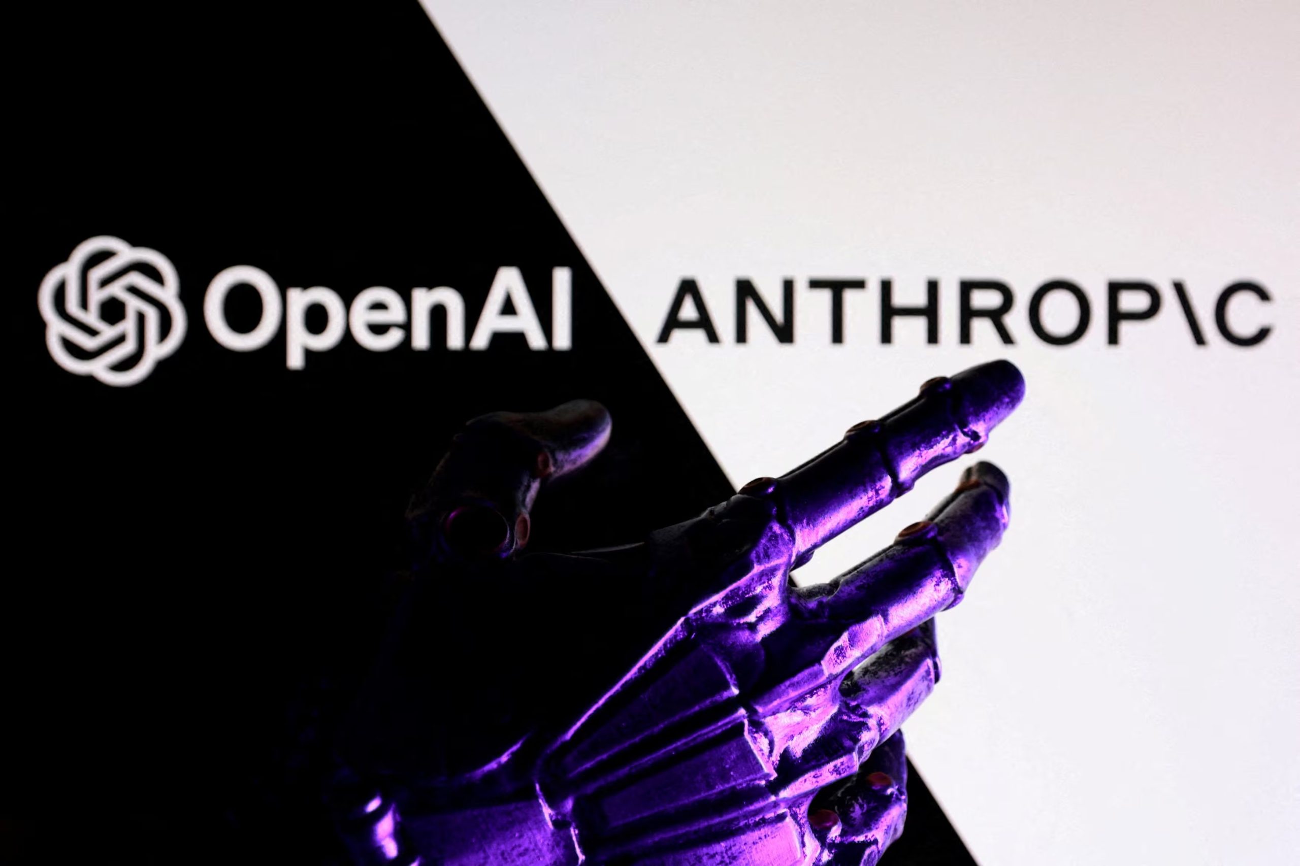 Anthropic ocupó durante años un lugar por detrás de OpenAI, que alcanzó una posición dominante en el mercado con el lanzamiento de ChatGPT en noviembre de 2022 (REUTERS/Dado Ruvic/Illustración)