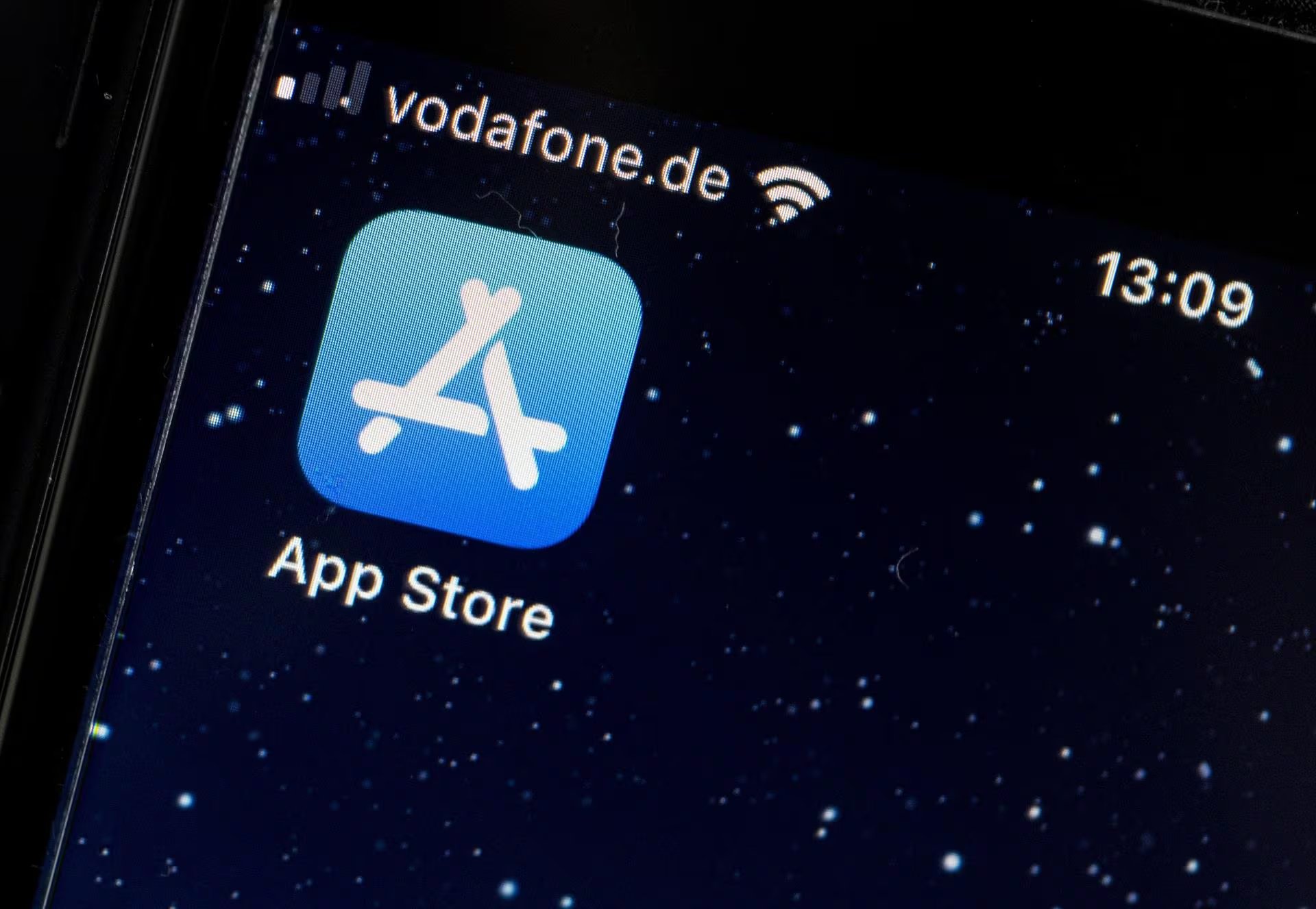 Apple defiende el cobro de comisiones de enlaces externos a la App Store.