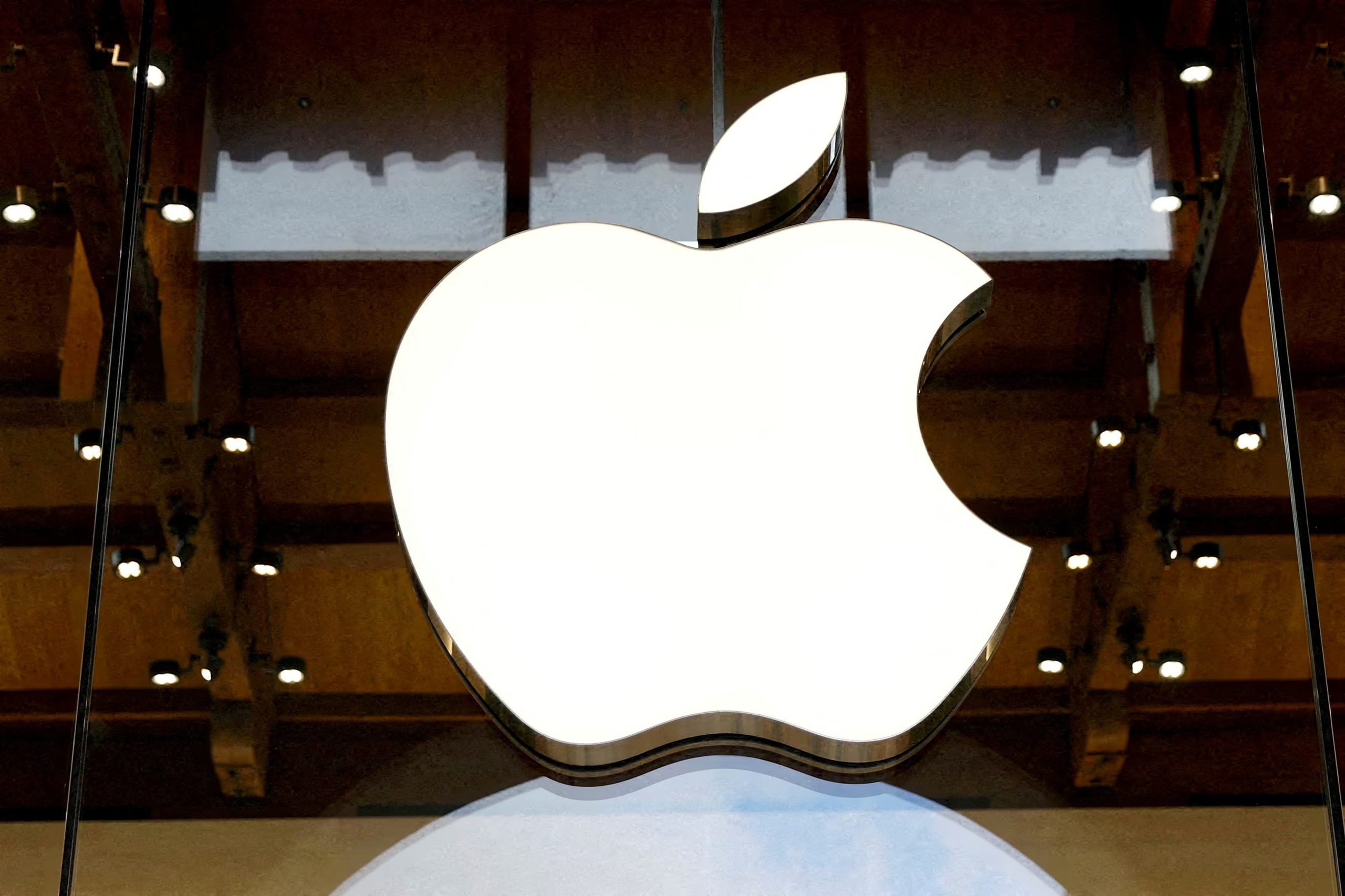 El expediente judicial menciona reuniones previas a entrevistas en OpenAI y capturas de documentos internos sobre productos de Apple no anunciados. (REUTERS/Abdul Saboor/File Photo)