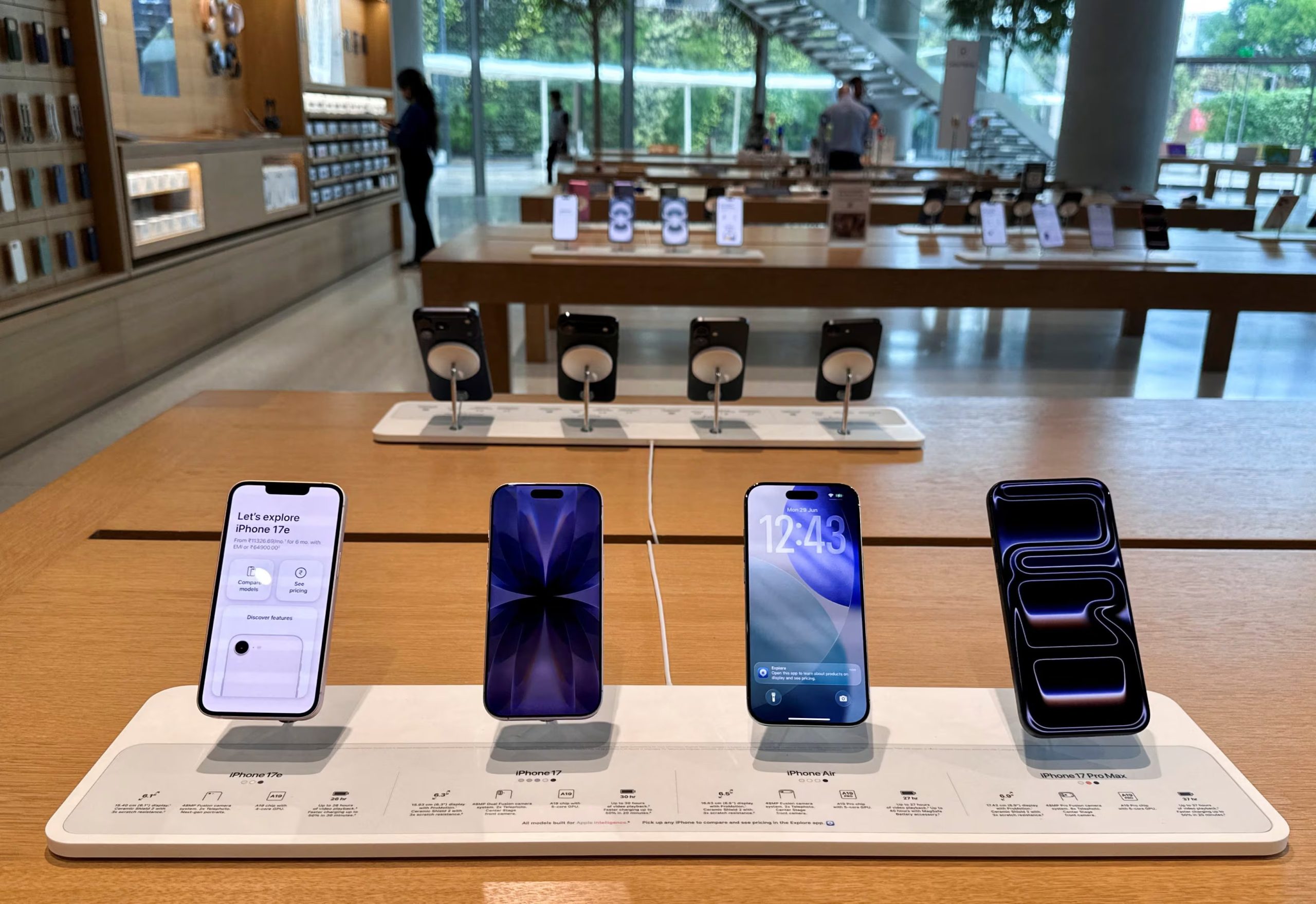 Las versiones iPhone 18 y 18e se lanzarían durante la primavera de 2027. (Reuters)