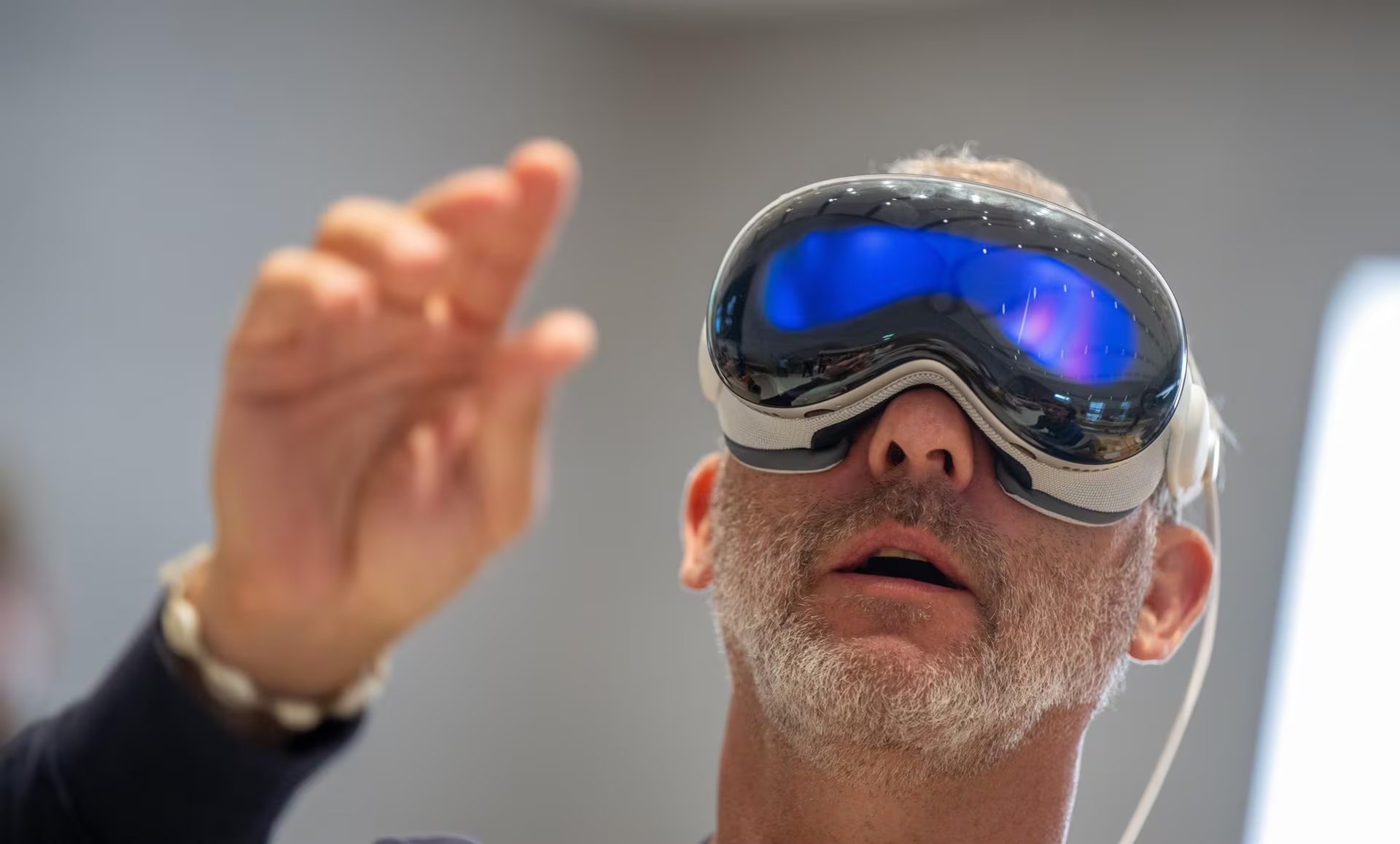 La divisón de realidad virtual de Apple estaría pasando una restructuración interna. 