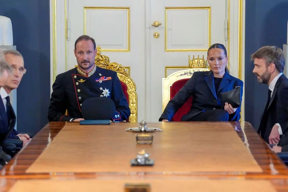 El rey Haakon VIII de Noruega y la princesa heredera Ingrid Alexandra (Reuters)