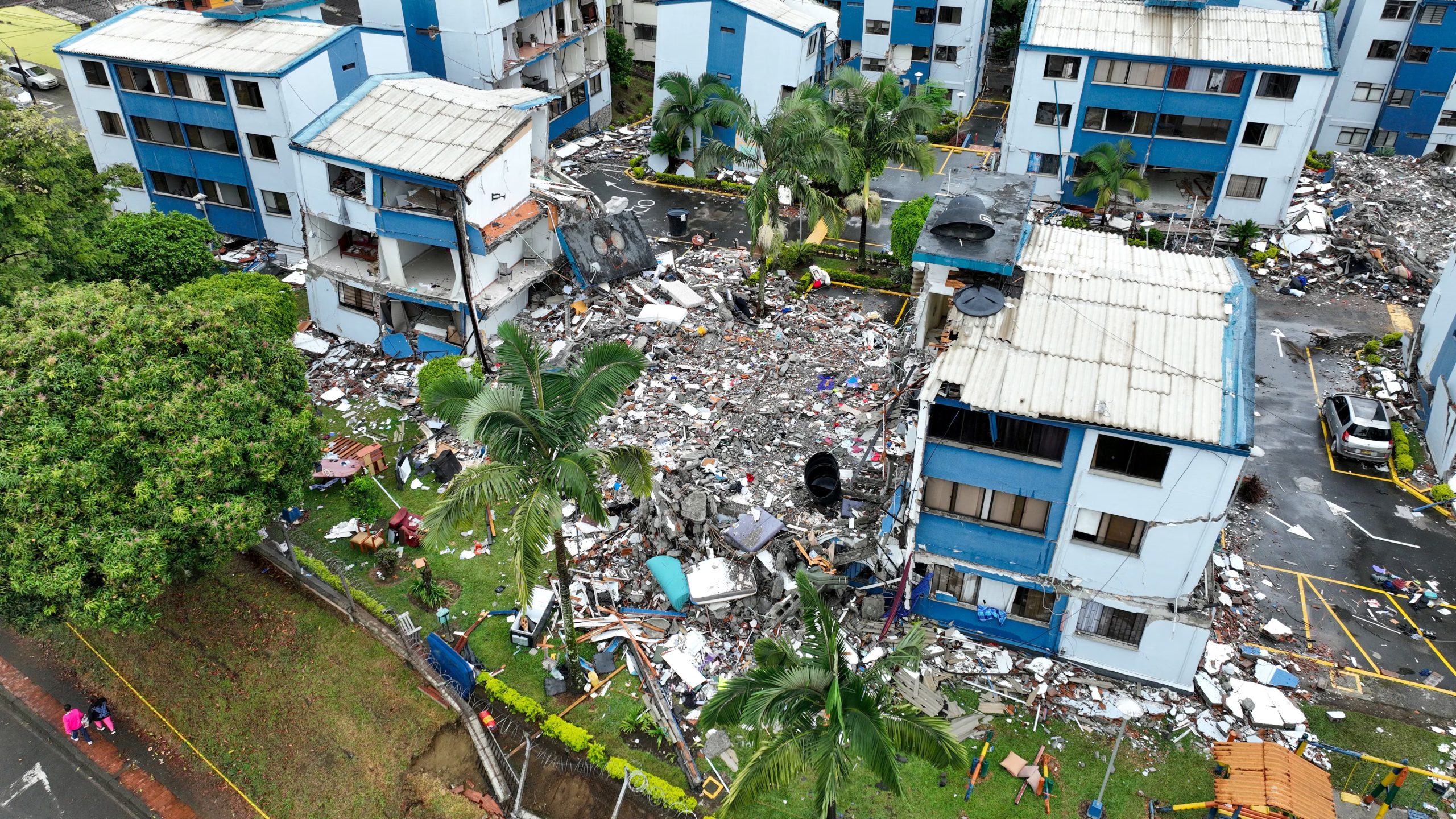 En Pereira, de las 35.263 viviendas dañadas, el 26% presenta daños severos con afectación estructural, lo que equivale a 9.200 inmuebles. Un 29%, es decir, 10.124 viviendas, tiene daños severos sin comprometer la estructura - crédito REUTERS/Juan Felipe Leon