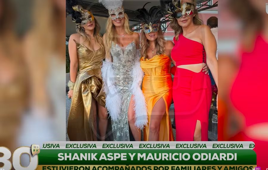 La pareja eligió conmemorar su primera década de matrimonio con una ceremonia religiosa en la Iglesia de Santa María de los Milagros y una fiesta exclusiva
(Ventaneando)