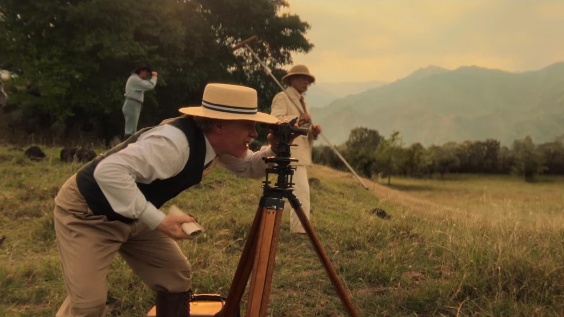 El equipo de arte consultó archivos de Tulane y Harvard para documentar la presencia de la United Fruit Company (Netflix)