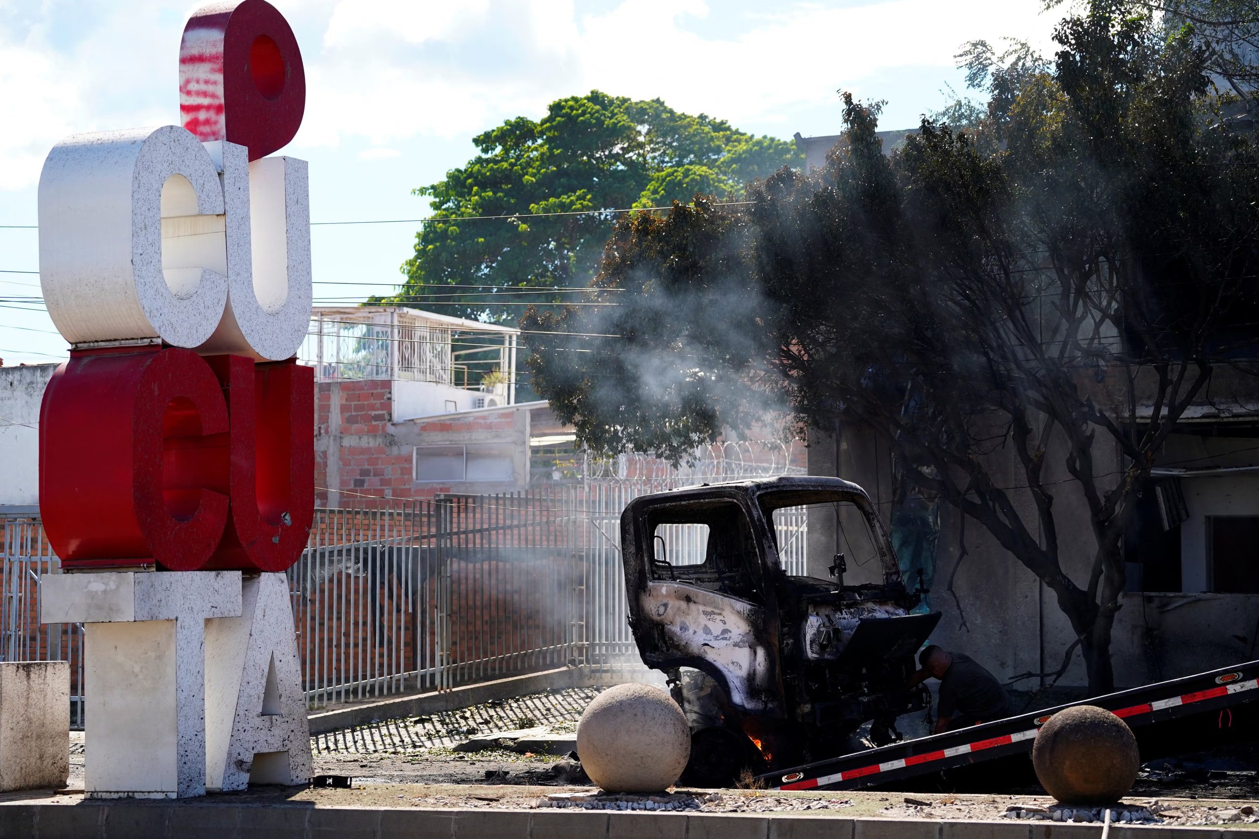 Un atentado con explosivos contra la Policía Metropolitana de Cúcuta dejó 14 heridos en la madrugada del 1 de agosto - crédito Lucas Molet/ REUTERS